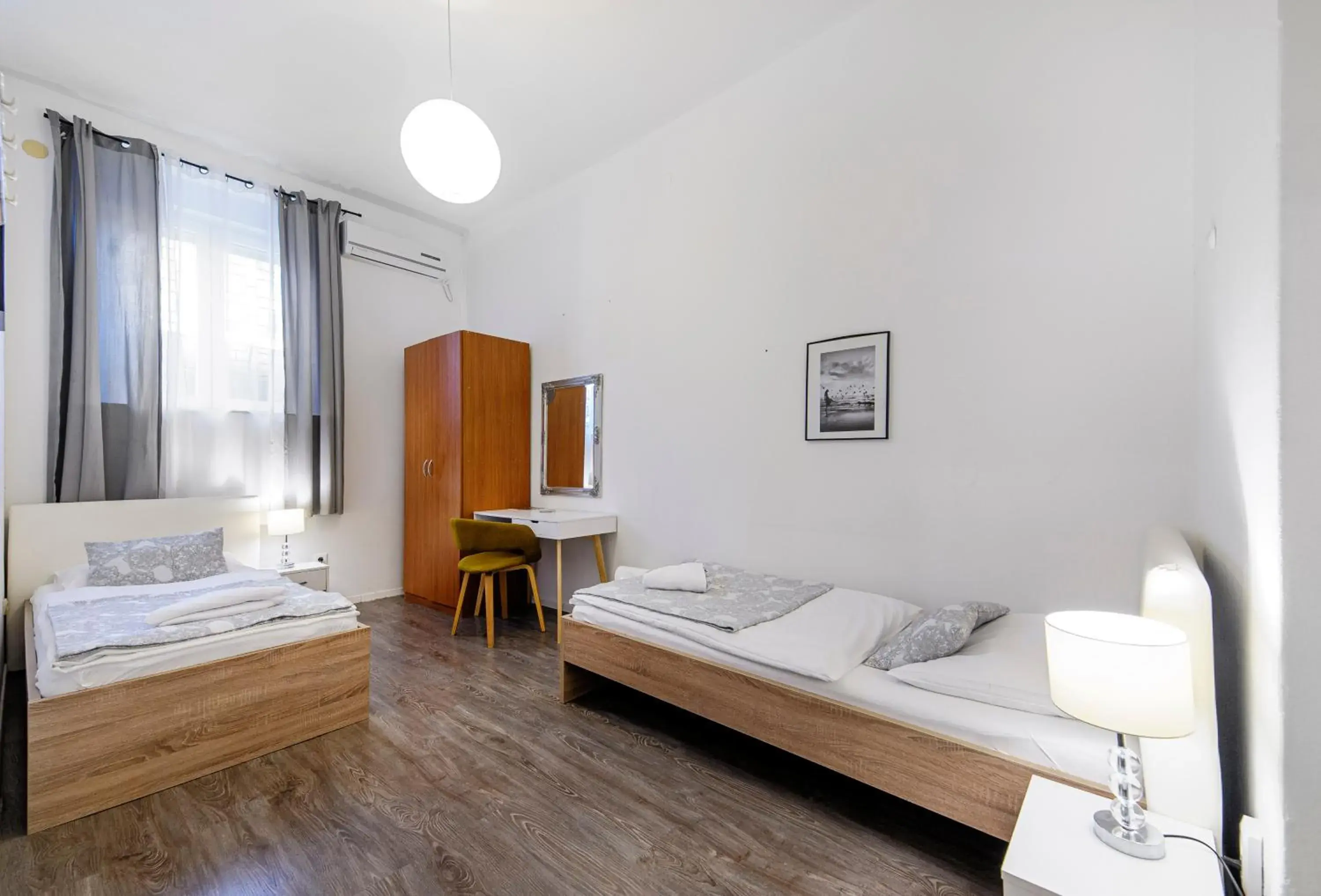 Standard Twin Room with Shared Bathroom in Hostel Globo Standard Twin Room with Shared Bathroom in Hostel Globo