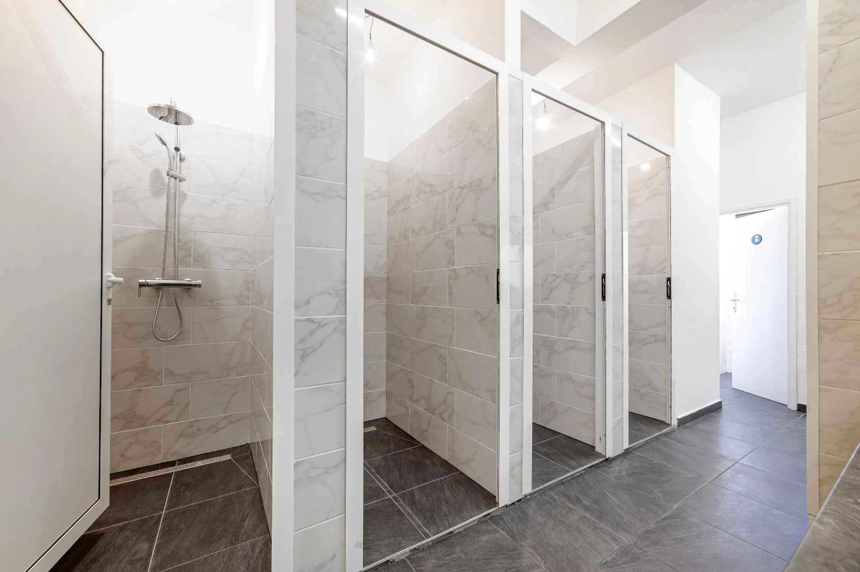 Shower in Hostel Globo