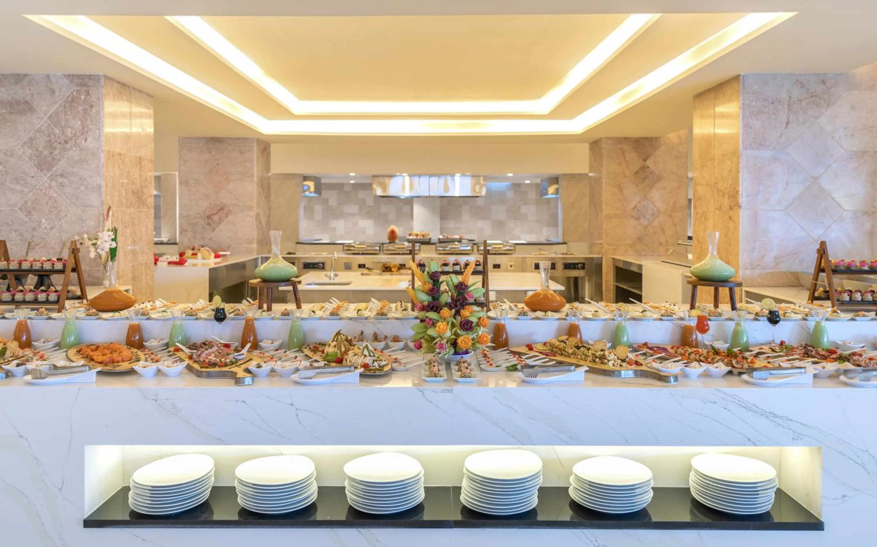 Restaurant/places to eat in Royal Azur Thalassa