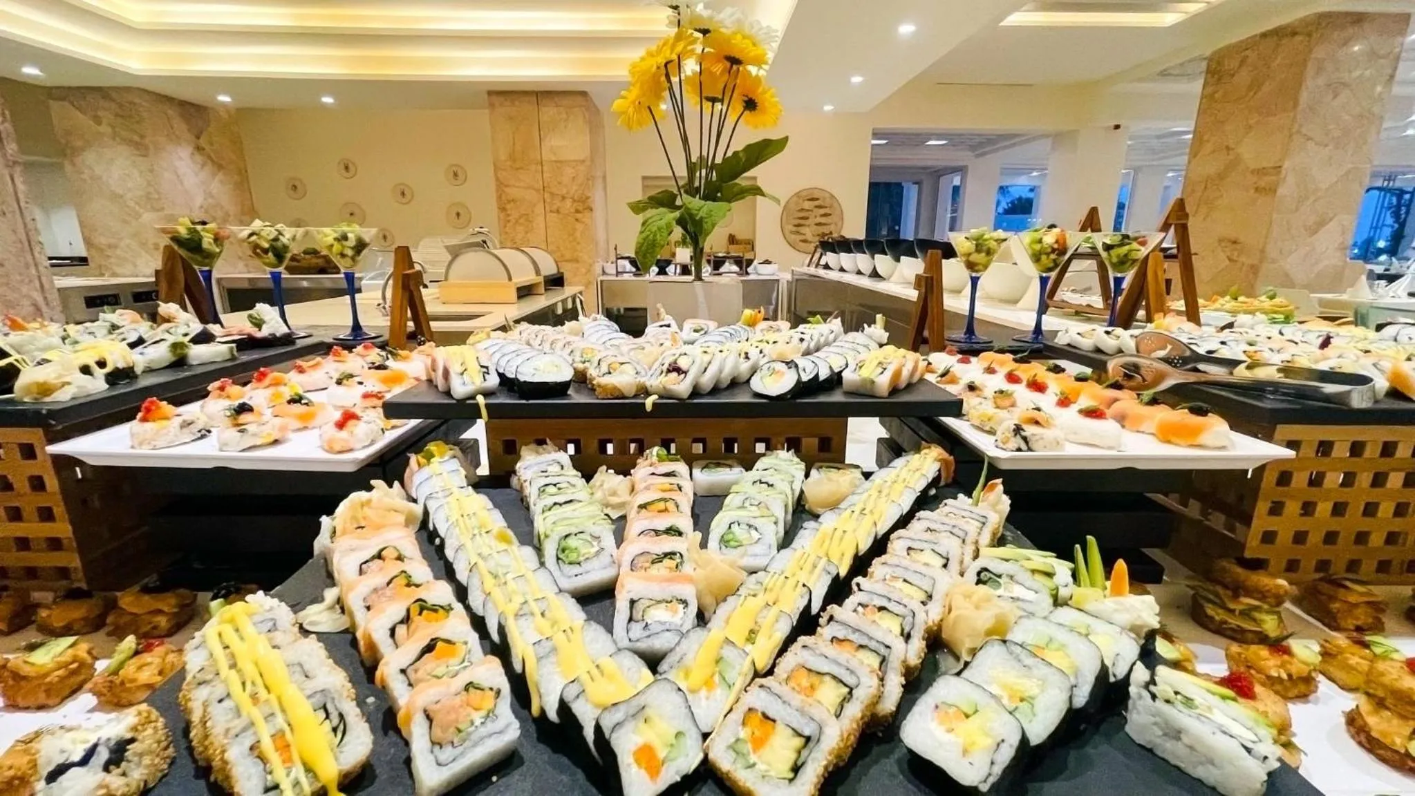 Restaurant/places to eat in Royal Azur Thalassa