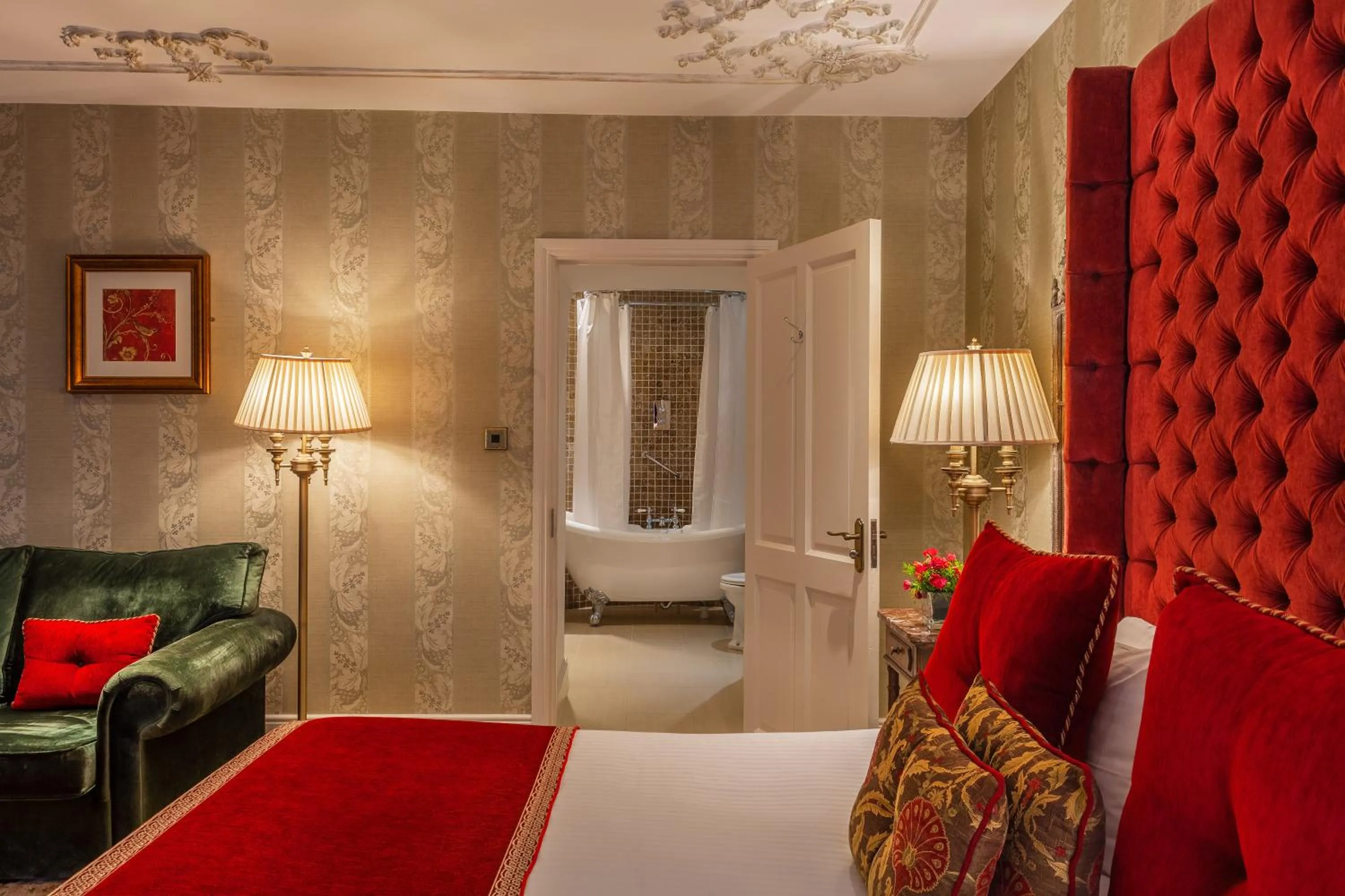 Bedroom, Bed in Cabra Castle Hotel