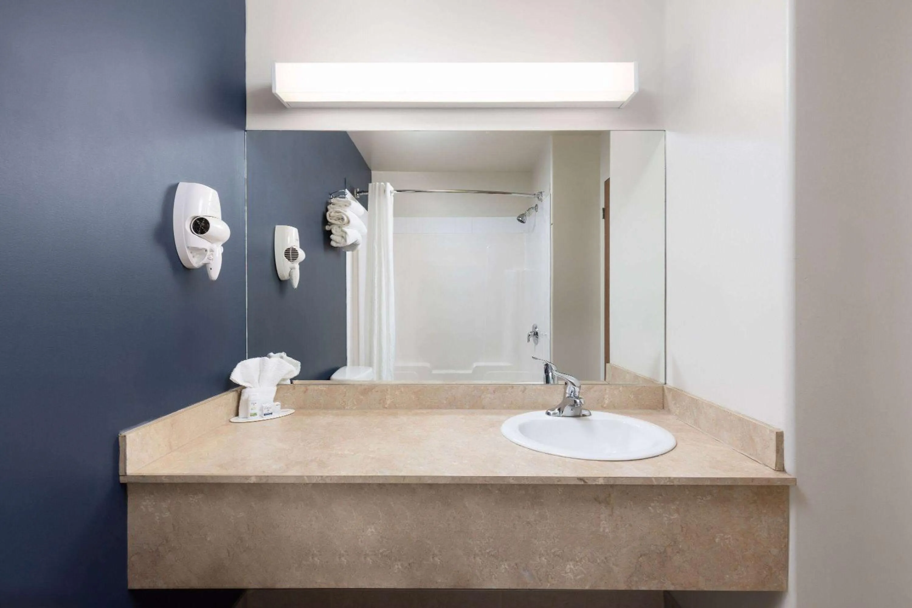 Bathroom in Super 8 by Wyndham Sainte Agathe Des Monts