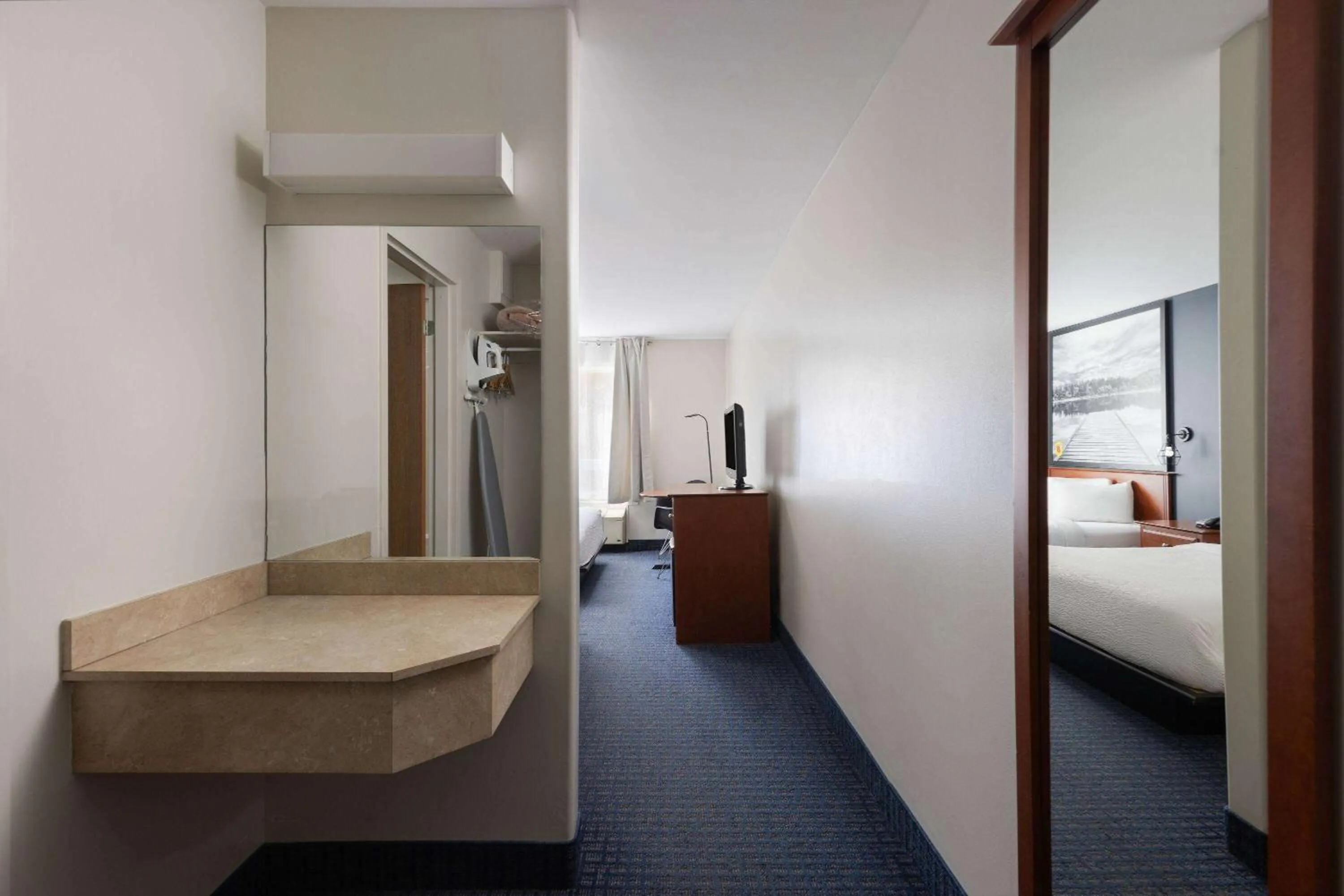 Photo of the whole room, Bed in Super 8 by Wyndham Sainte Agathe Des Monts