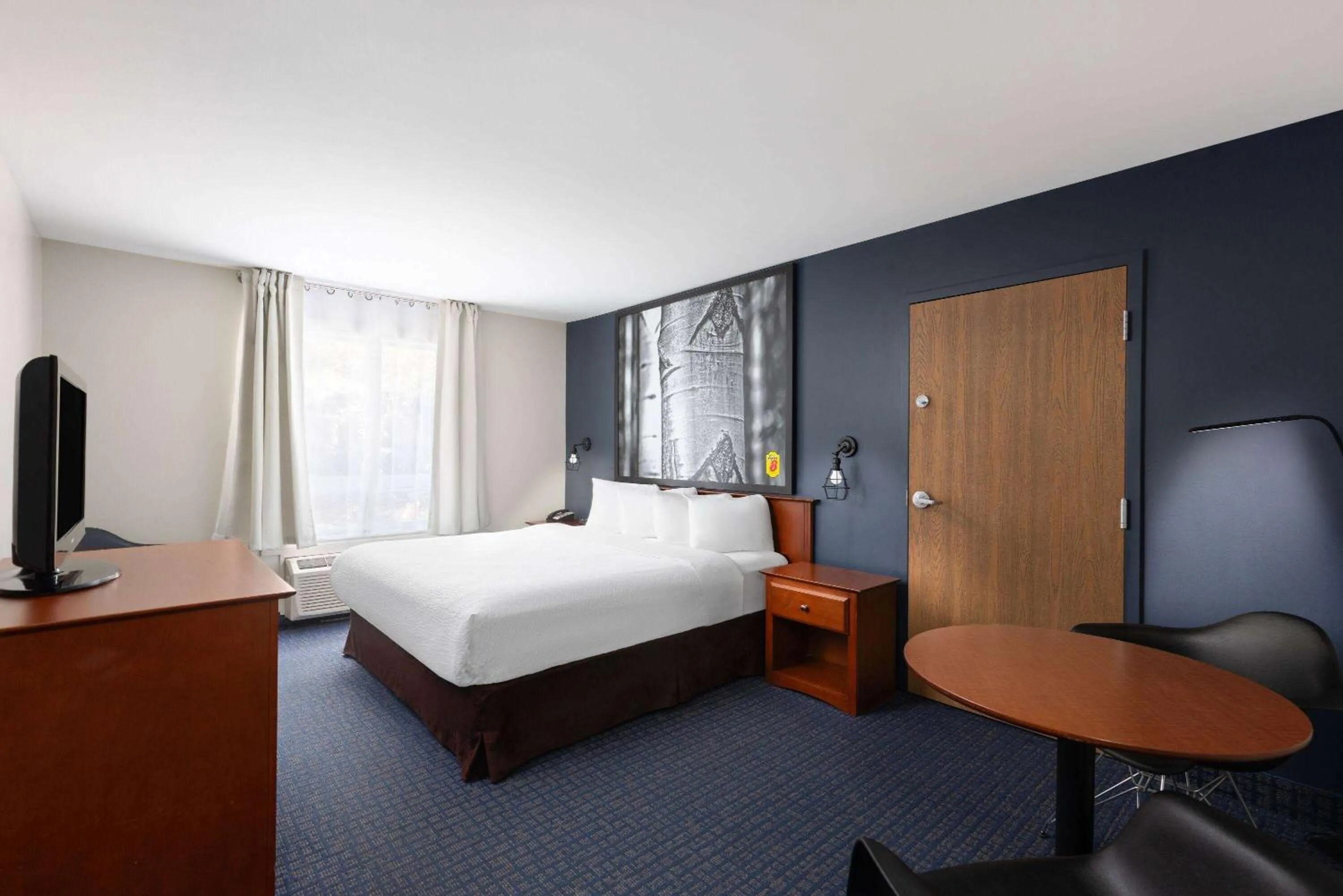 Photo of the whole room, Bed in Super 8 by Wyndham Sainte Agathe Des Monts