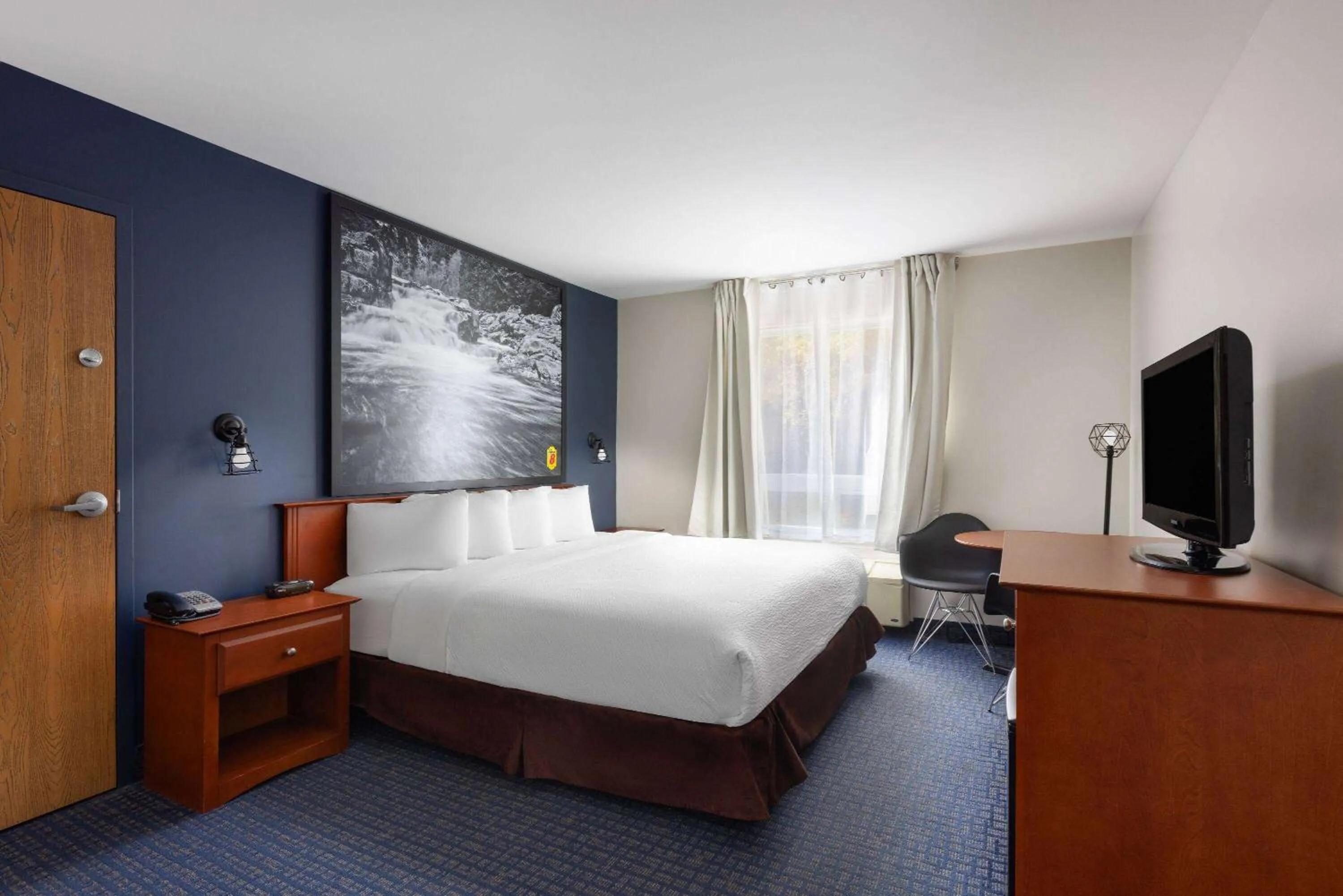 Photo of the whole room, Bed in Super 8 by Wyndham Sainte Agathe Des Monts