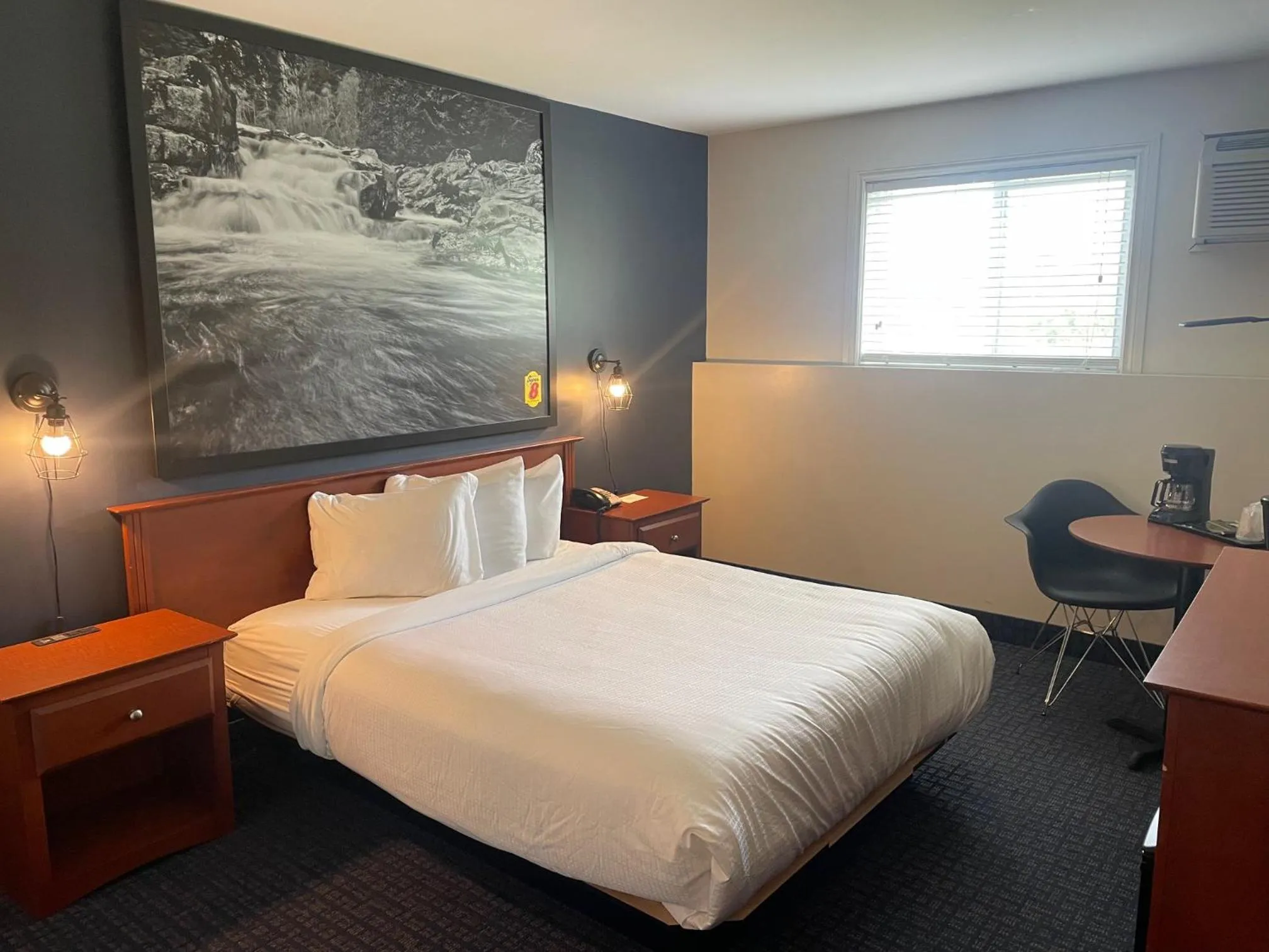 Bed in Super 8 by Wyndham Sainte Agathe Des Monts