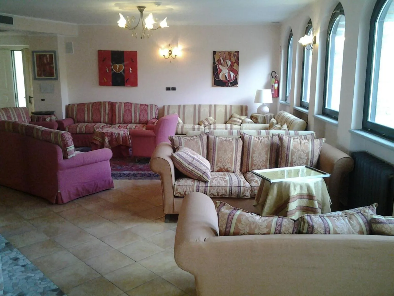 Communal lounge/ TV room in Hotel Barolo