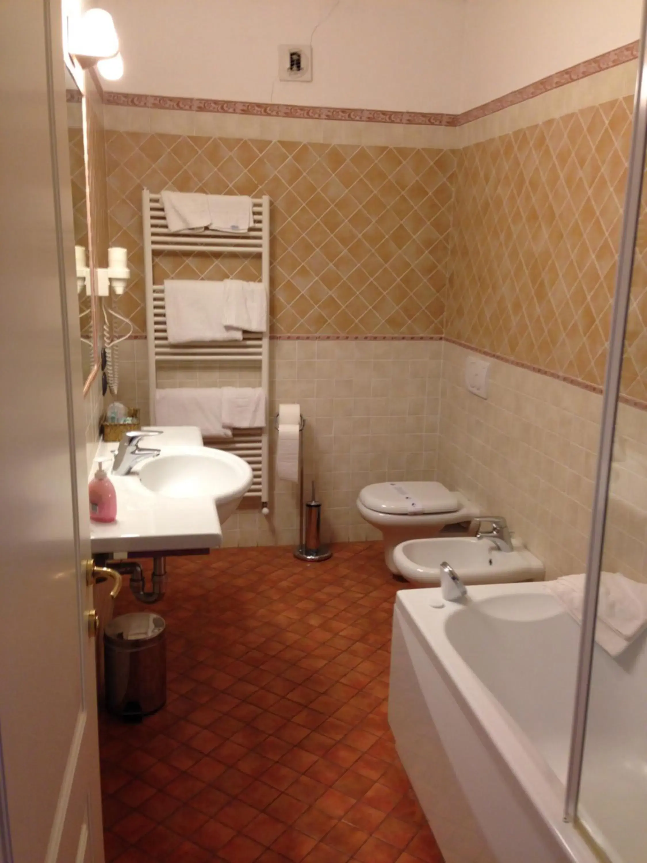 Triple Room in Hotel Barolo Triple Room in Hotel Barolo