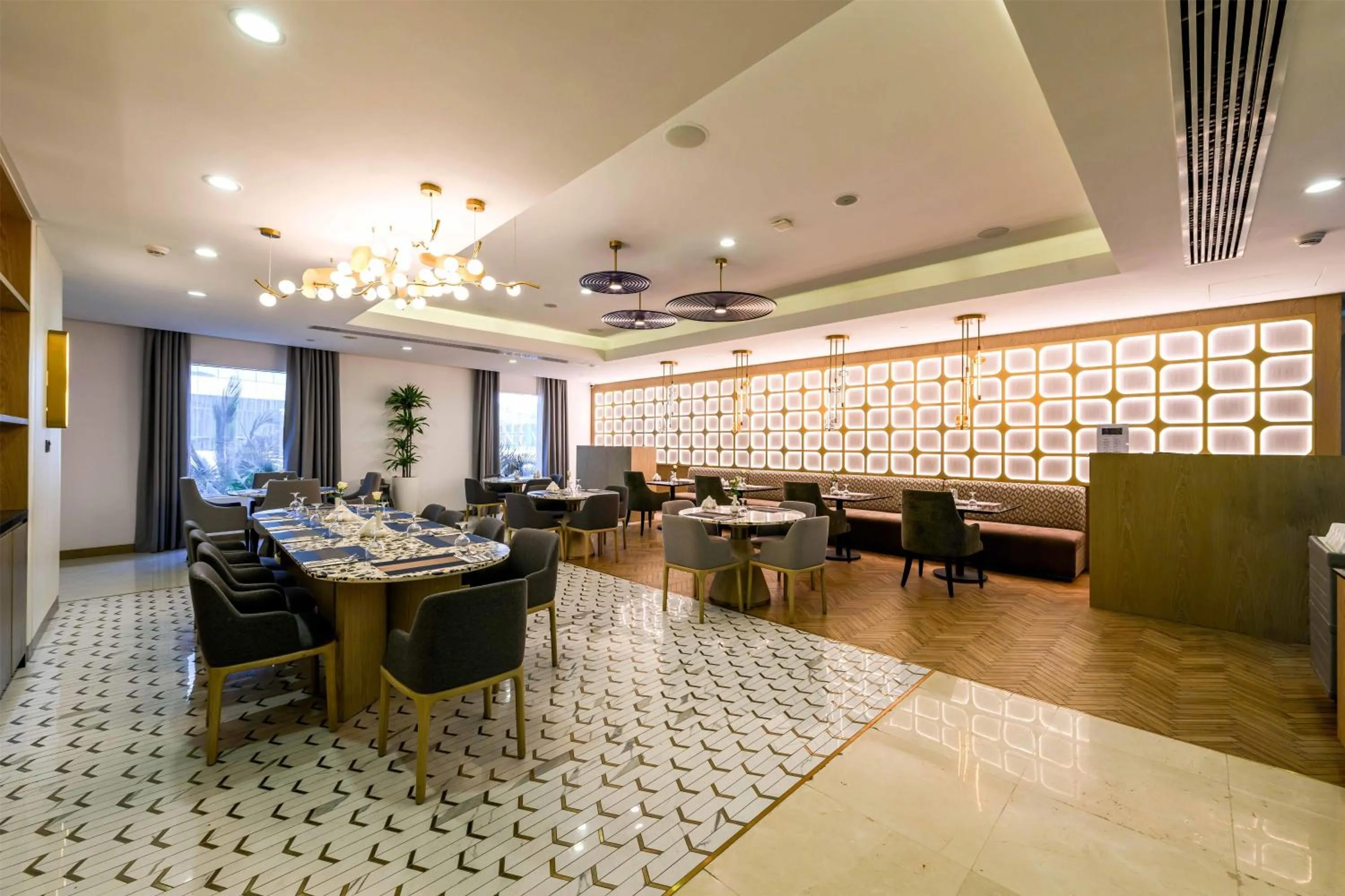 Restaurant/places to eat in Al Andalus Mall Hotel Jeddah