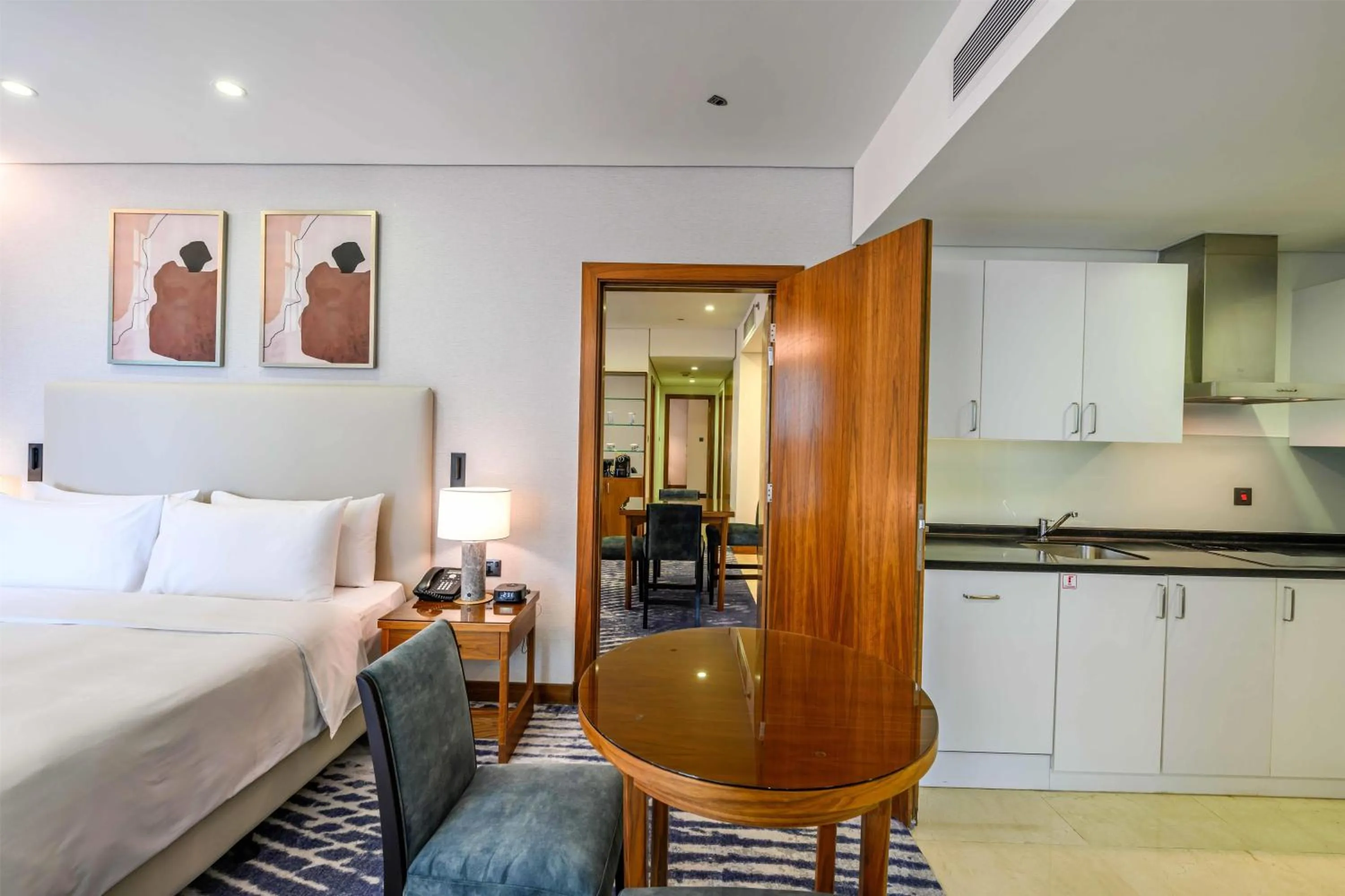 Kitchen or kitchenette, Bed in DoubleTree by Hilton Jeddah - Alandalus Mall