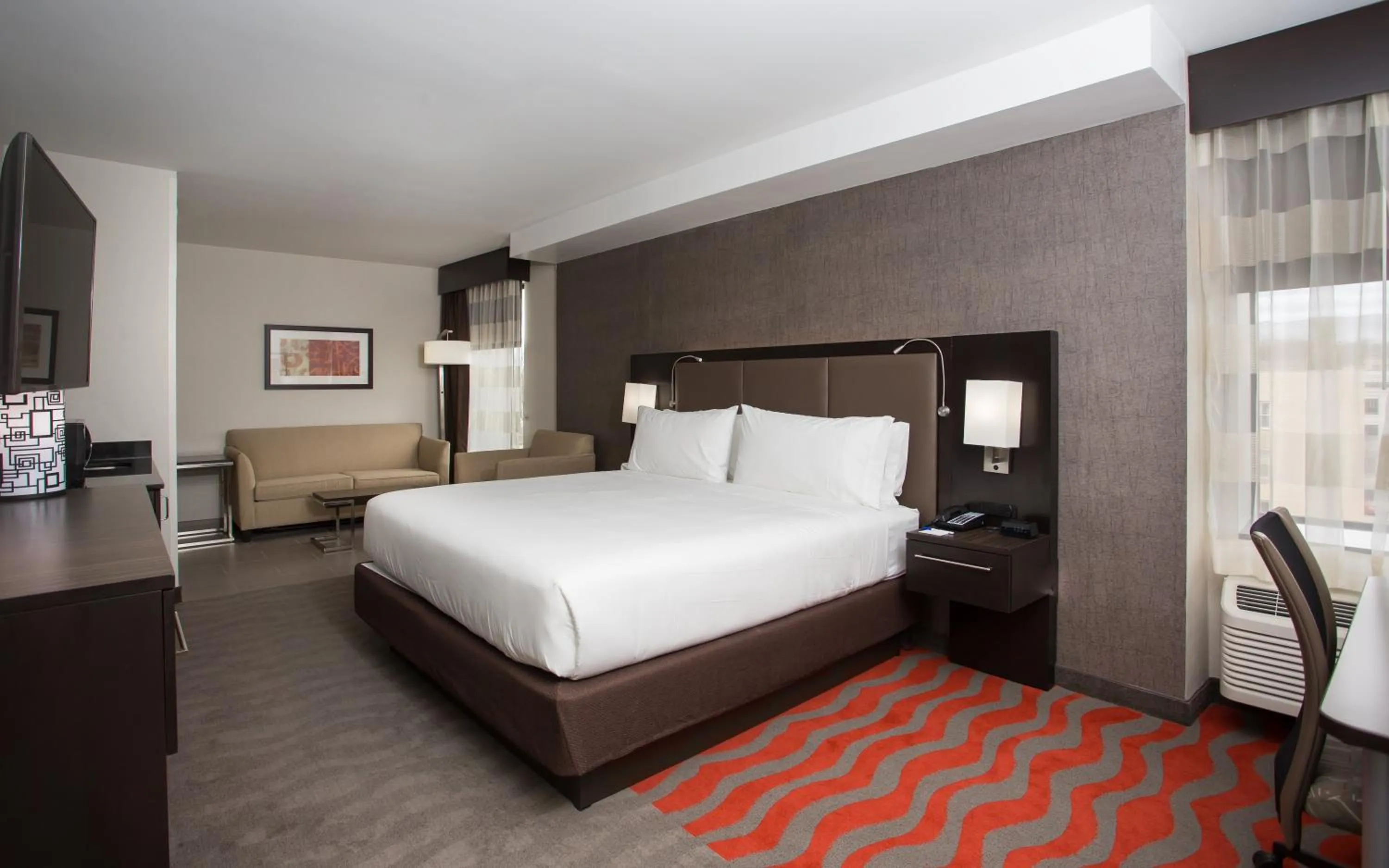 Photo of the whole room, Bed in Holiday Inn Express - Springfield Downtown by IHG