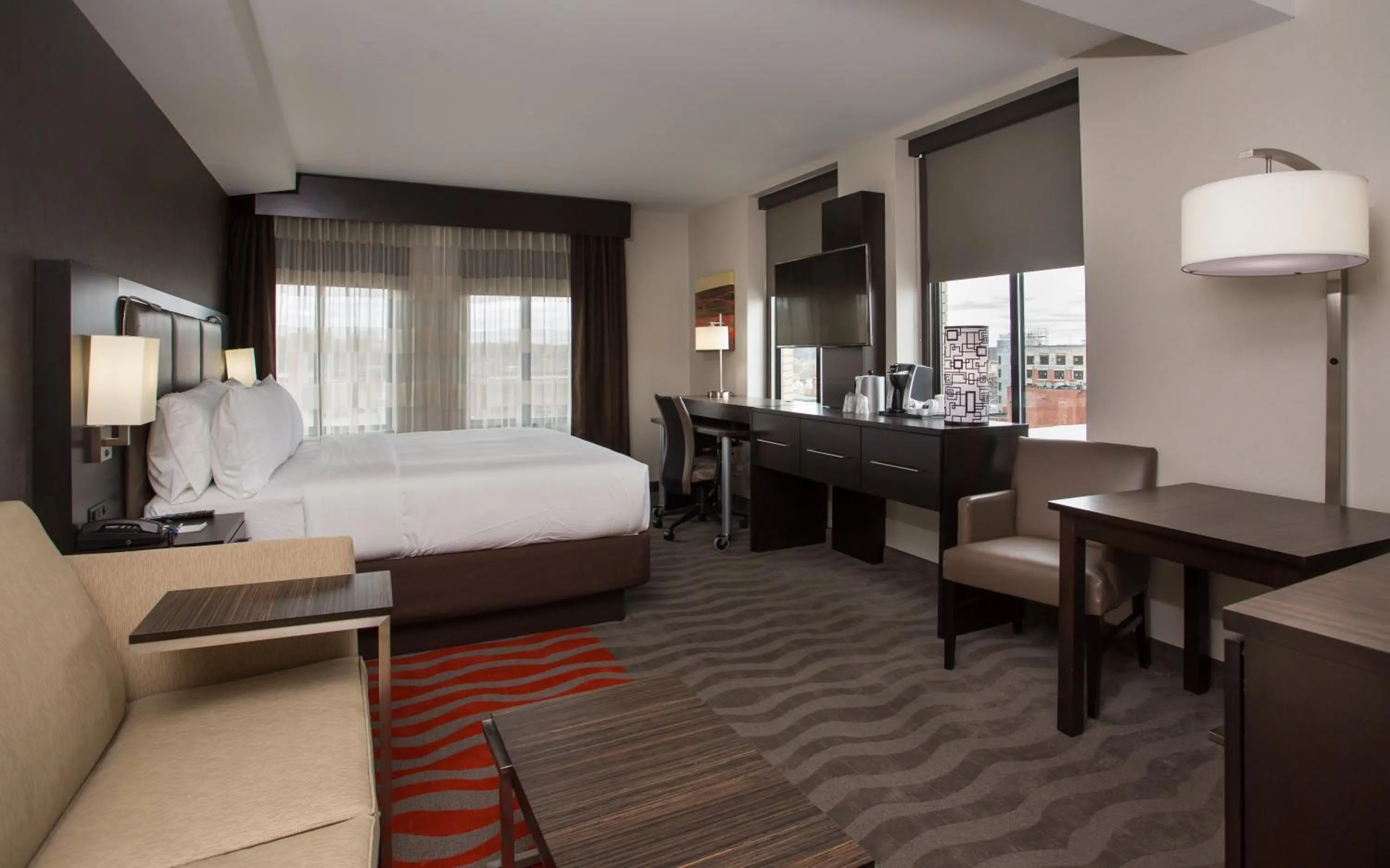 Photo of the whole room, Bed in Holiday Inn Express - Springfield Downtown by IHG