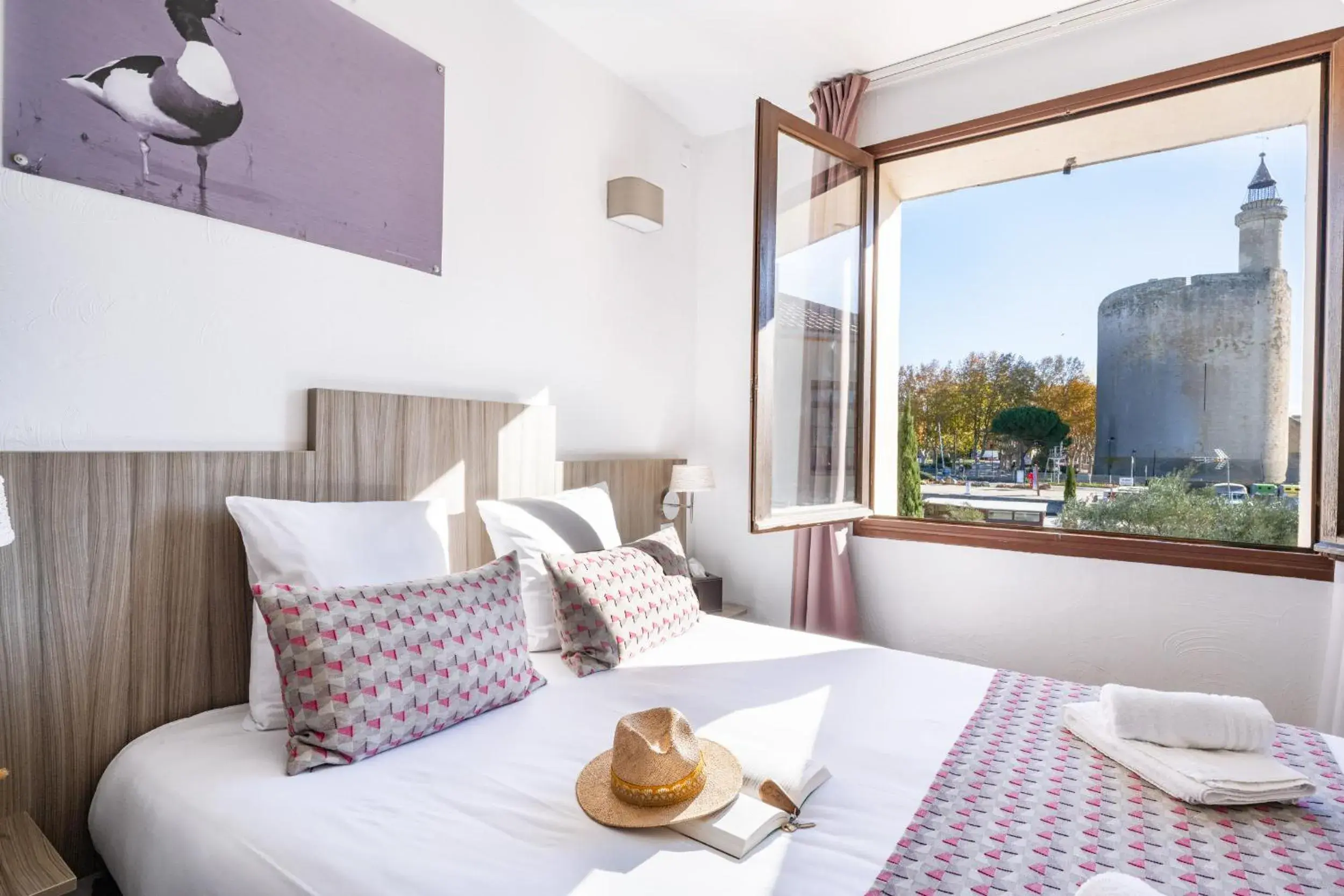 Double Room with Canal View in Hôtel La Maison des Croisades - Au pied des Remparts Double Room with Canal View in Hôtel La Maison des Croisades - Au pied des Remparts