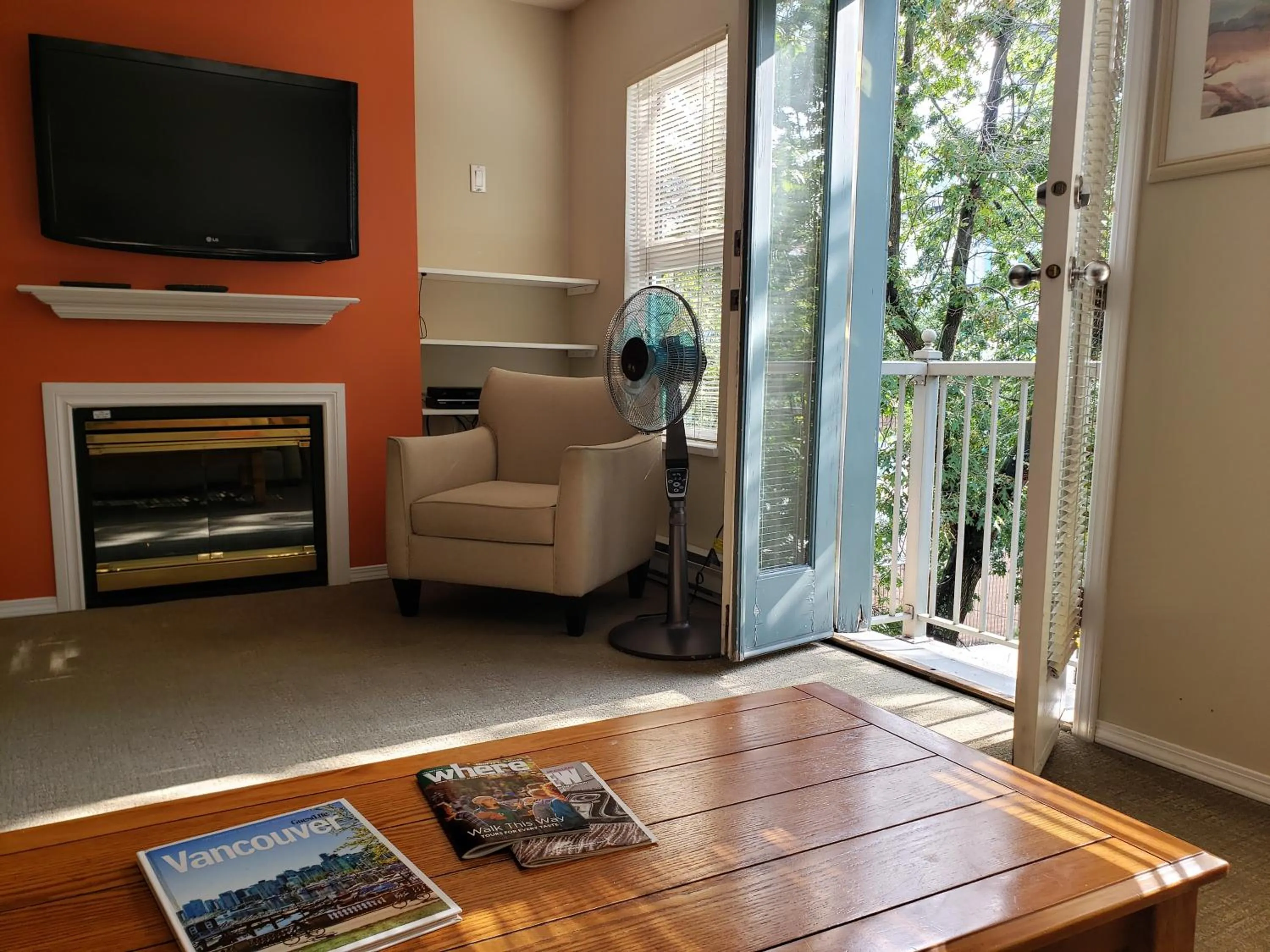 TV and multimedia in Times Square Suites Hotel