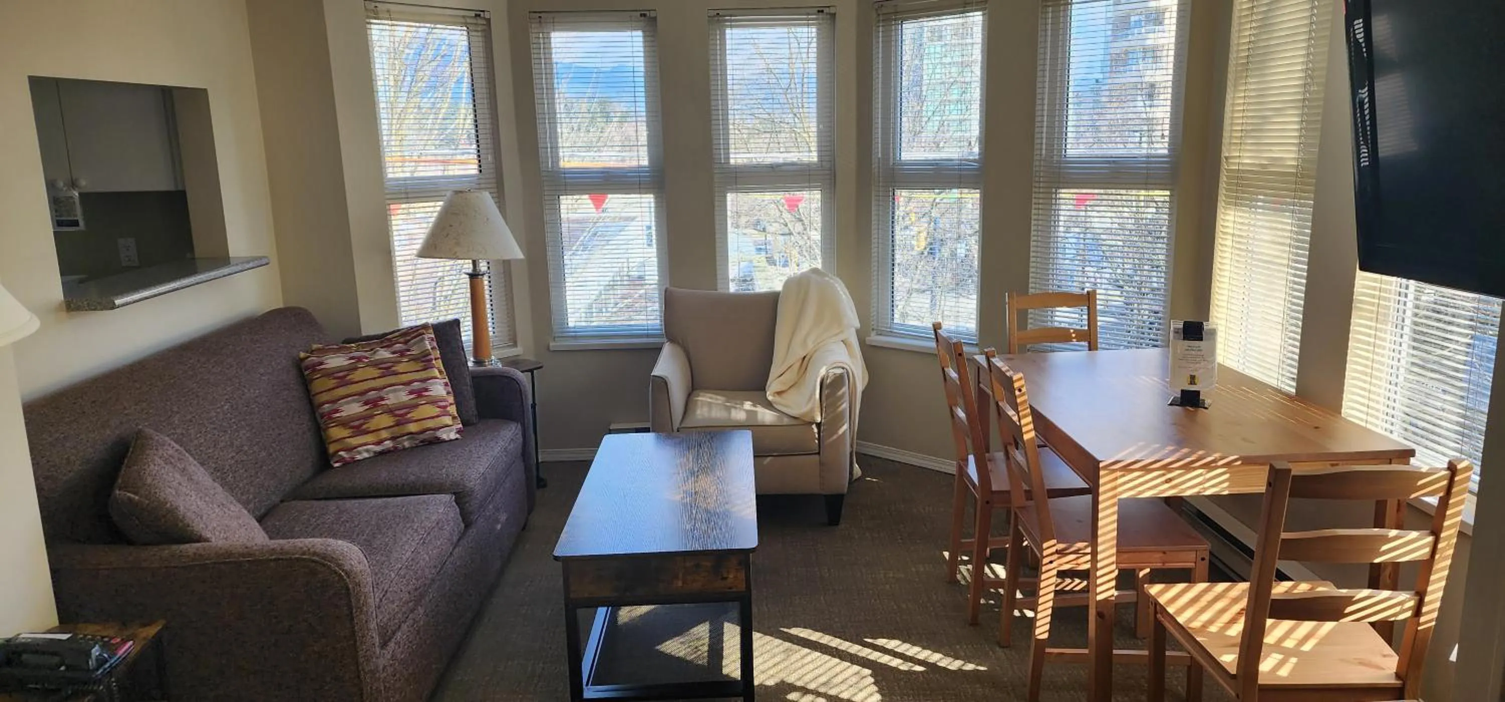 TV and multimedia in Times Square Suites Hotel