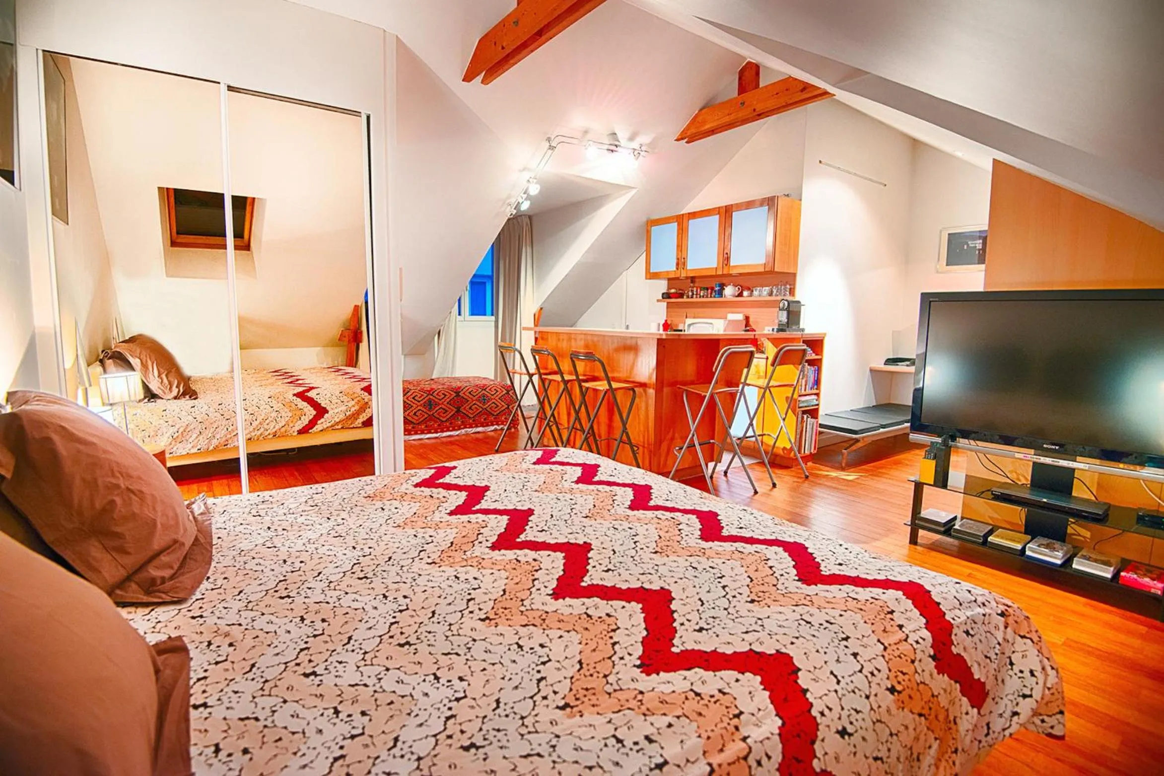 Patio, Bed in Paris-Oasis Montmartre