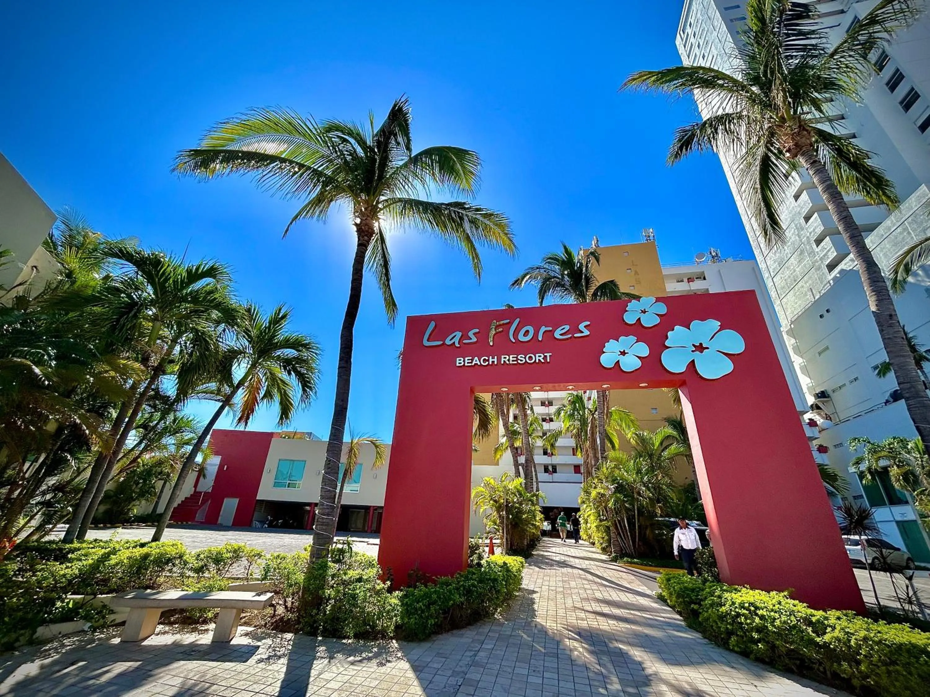 Property building in Las Flores Beach Resort