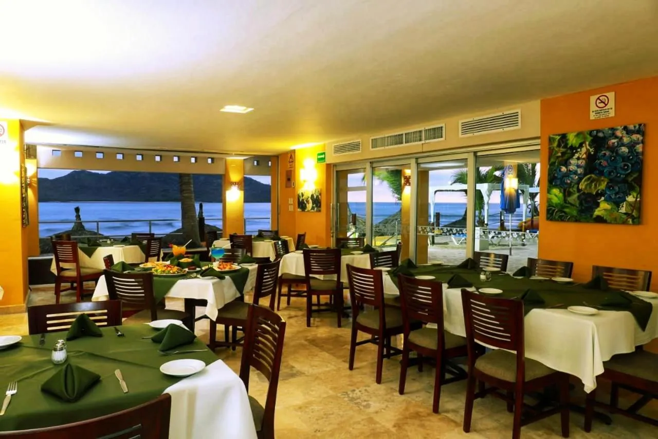 Restaurant/places to eat in Las Flores Beach Resort