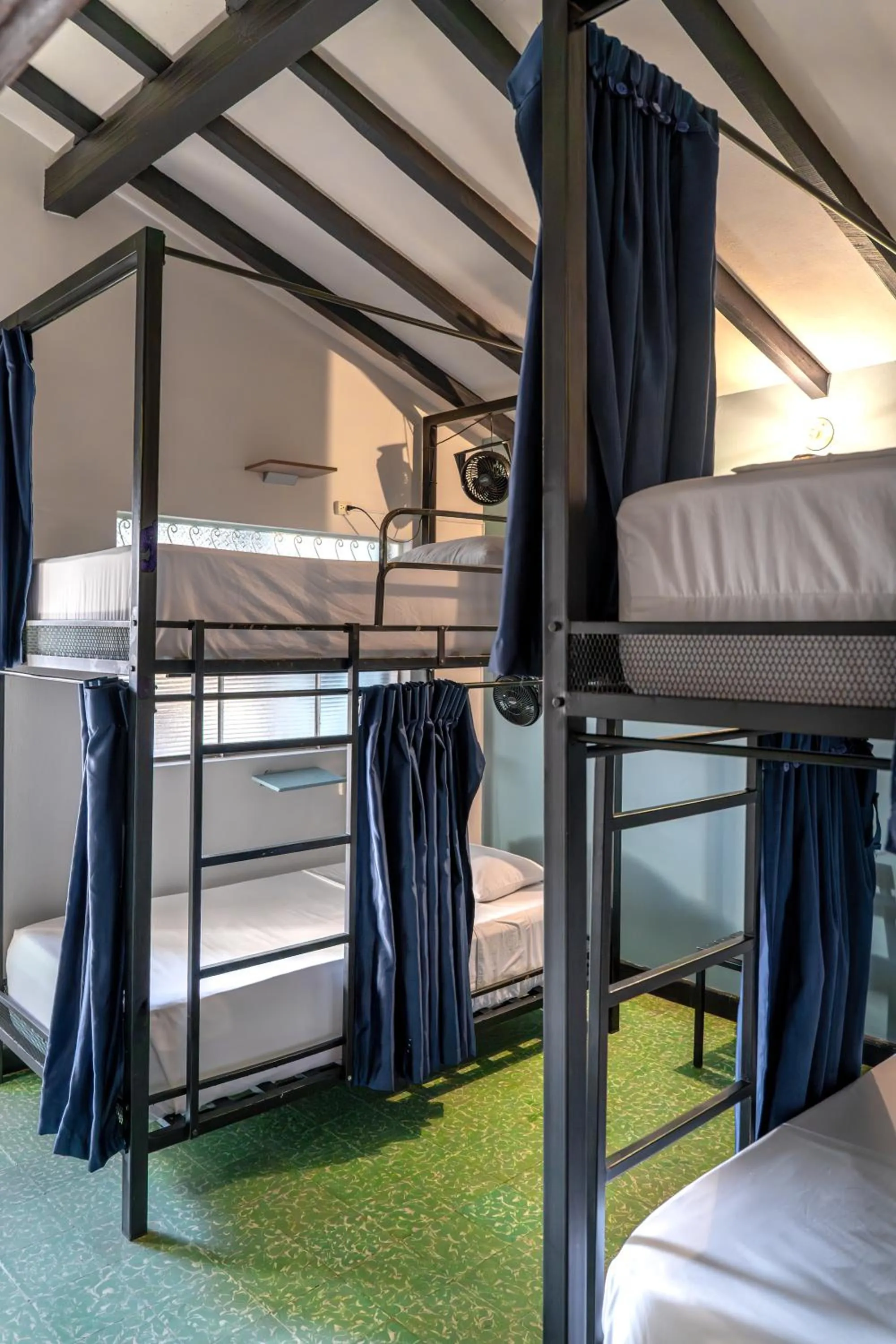 Photo of the whole room, Bed in Traveler Hostel