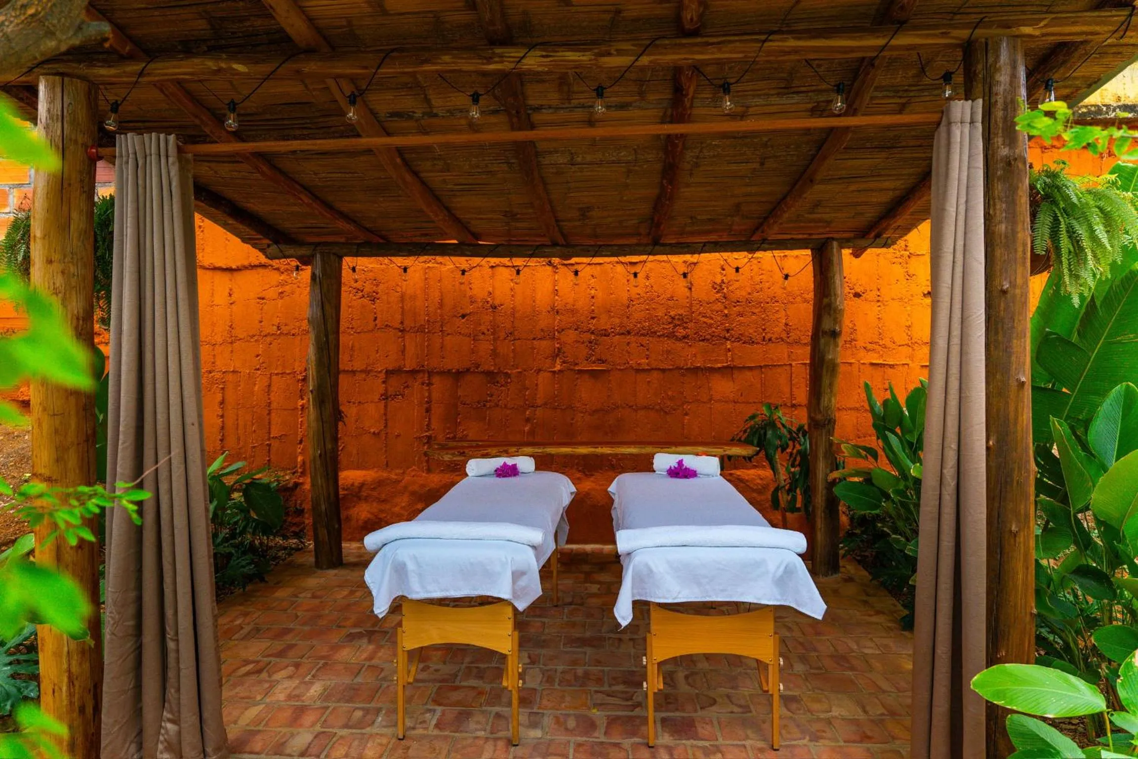 Massage in Traveler Hostel