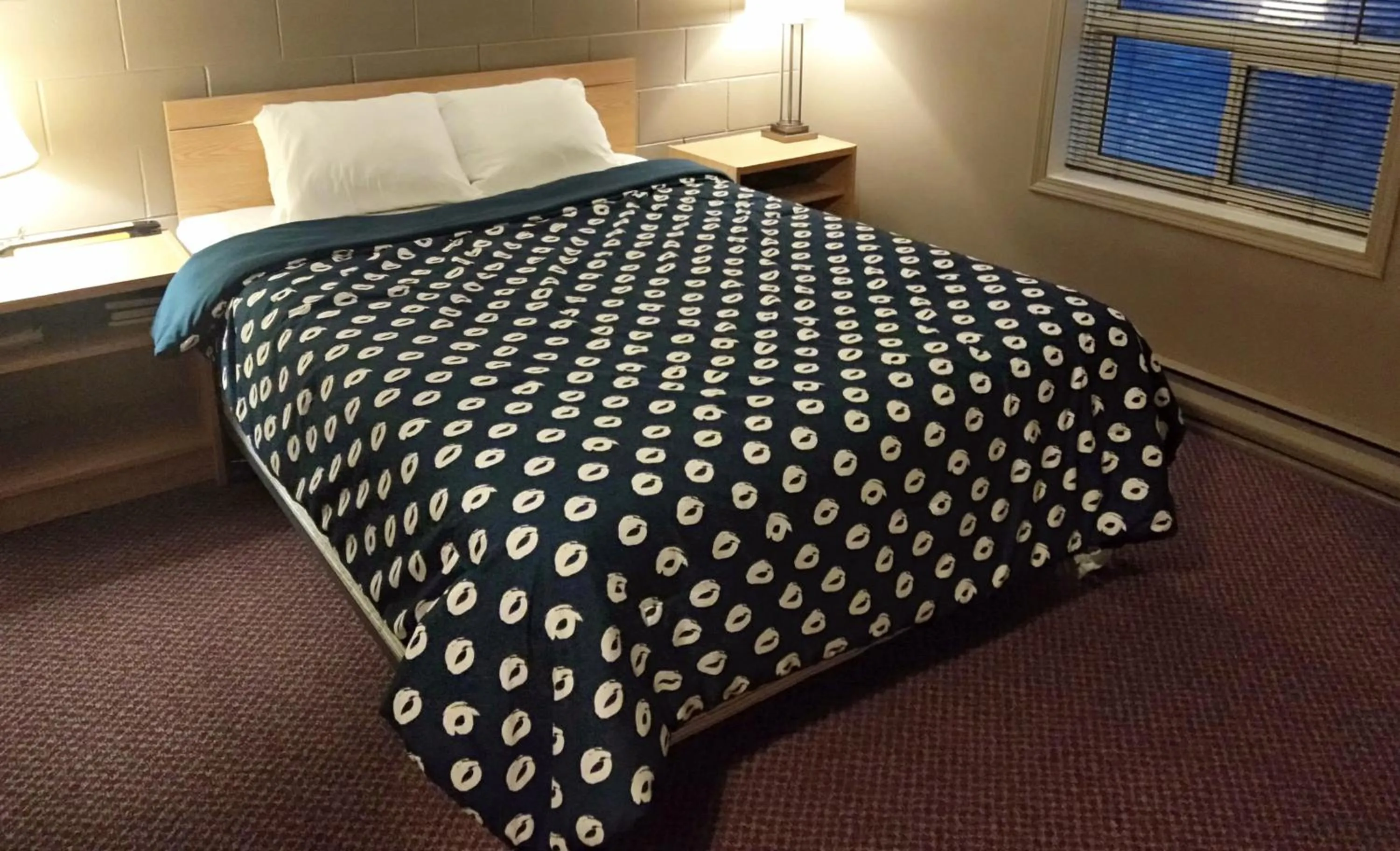 Bedroom in Shoal Lake Motor Inn