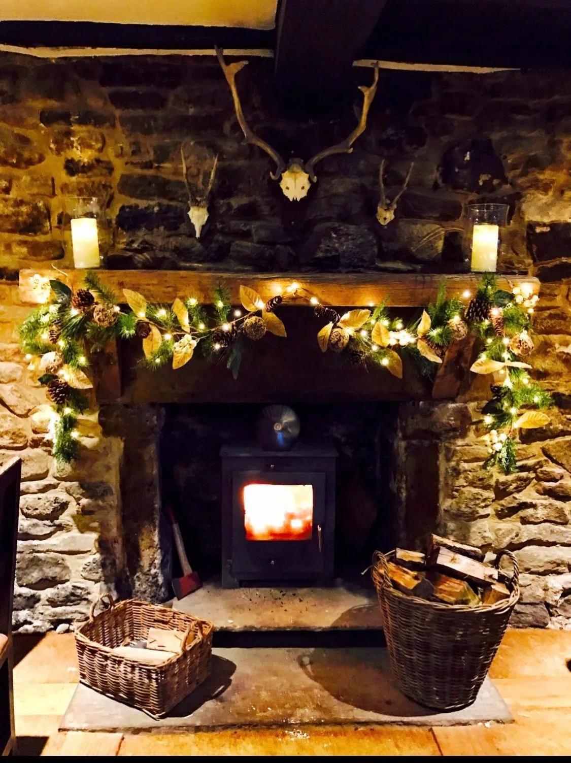 Facade/entrance in The Moon Inn at Stoney Middleton
