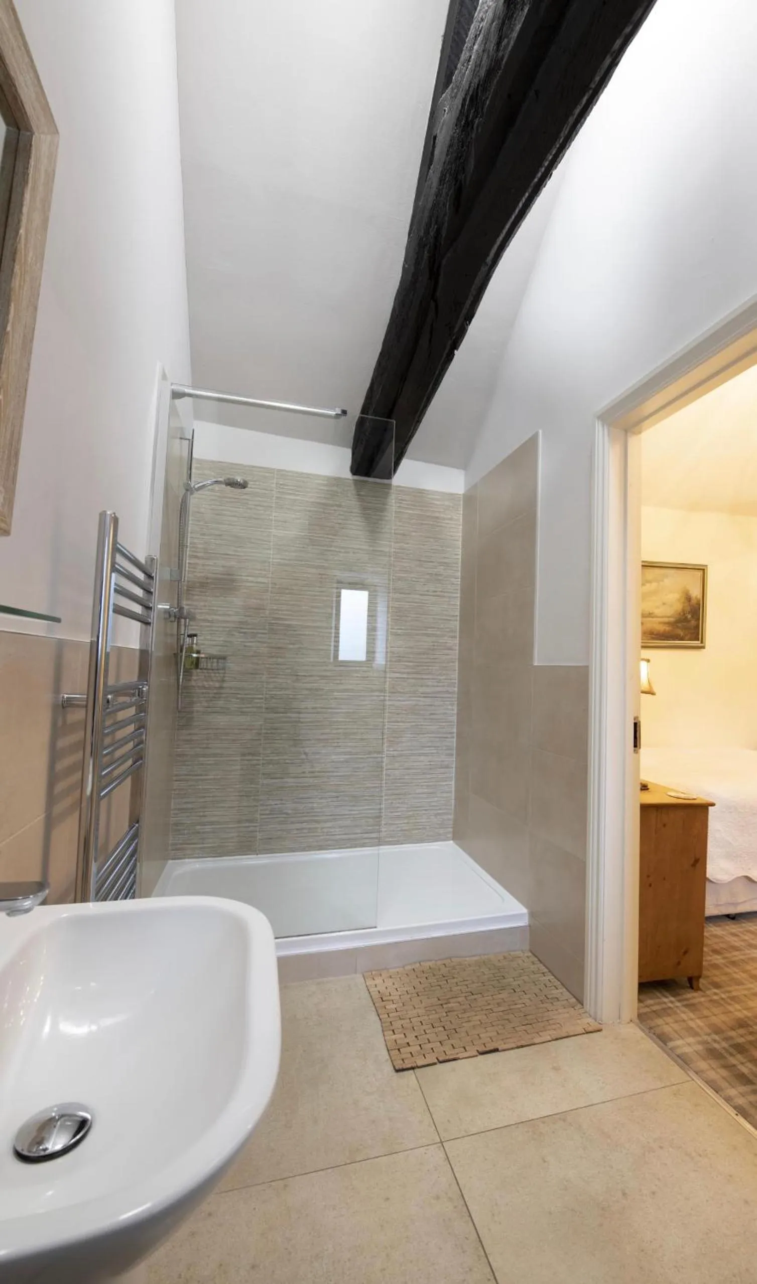 Bathroom in The Moon Inn at Stoney Middleton