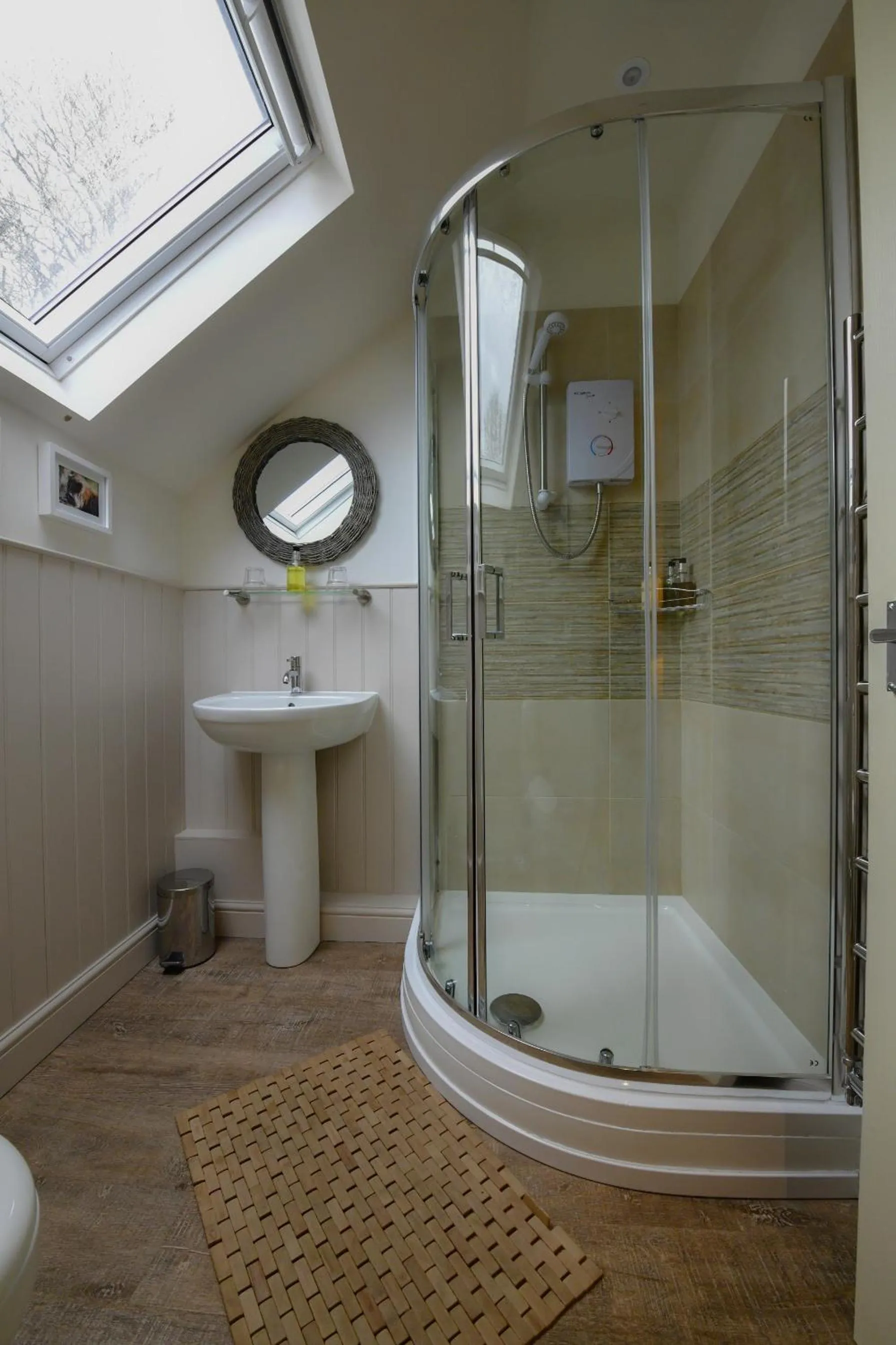 Bathroom in The Moon Inn at Stoney Middleton