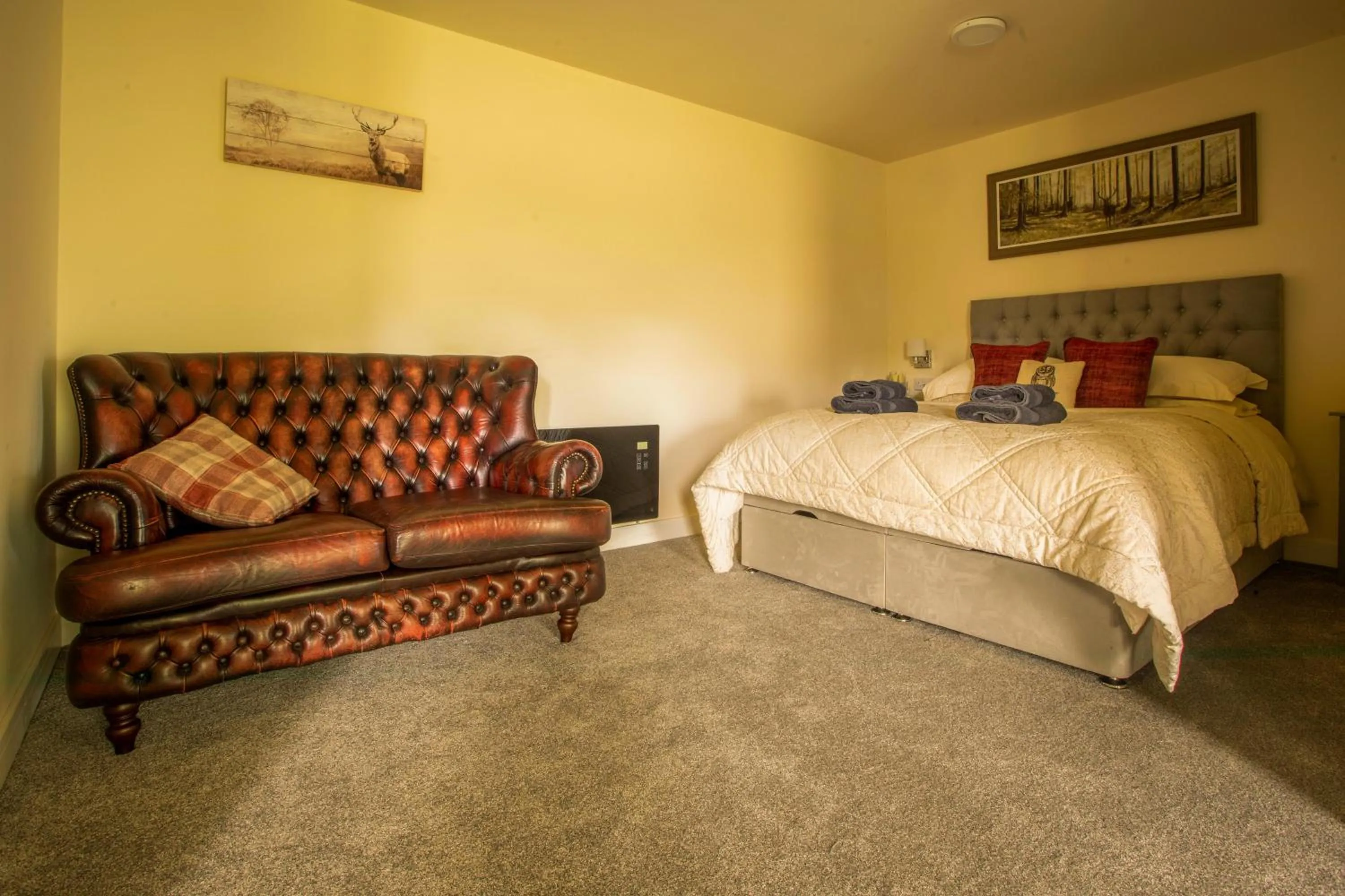 Photo of the whole room, Bed in The Moon Inn at Stoney Middleton