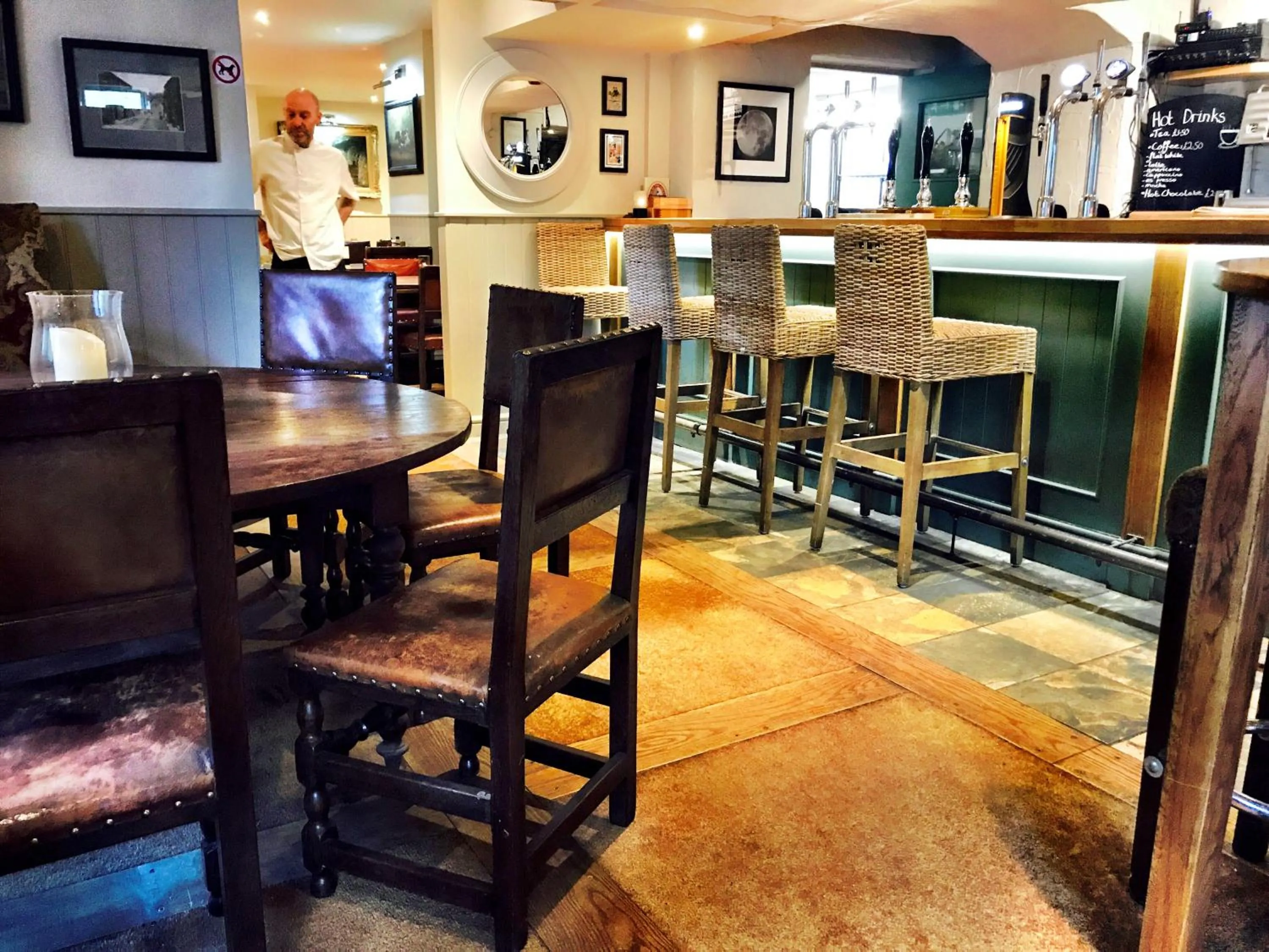 Lounge or bar in The Moon Inn at Stoney Middleton