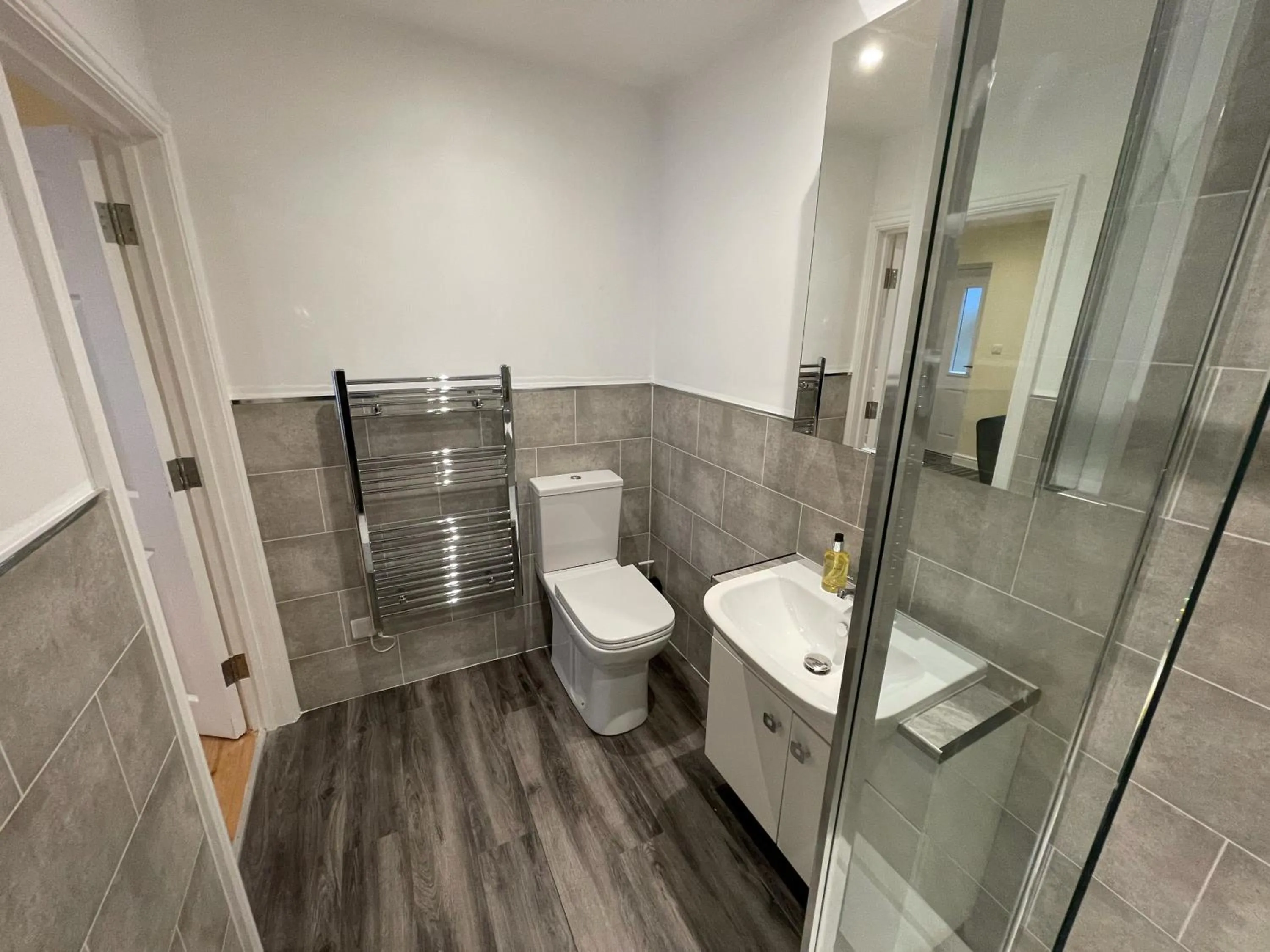 Bathroom in The Moon Inn at Stoney Middleton