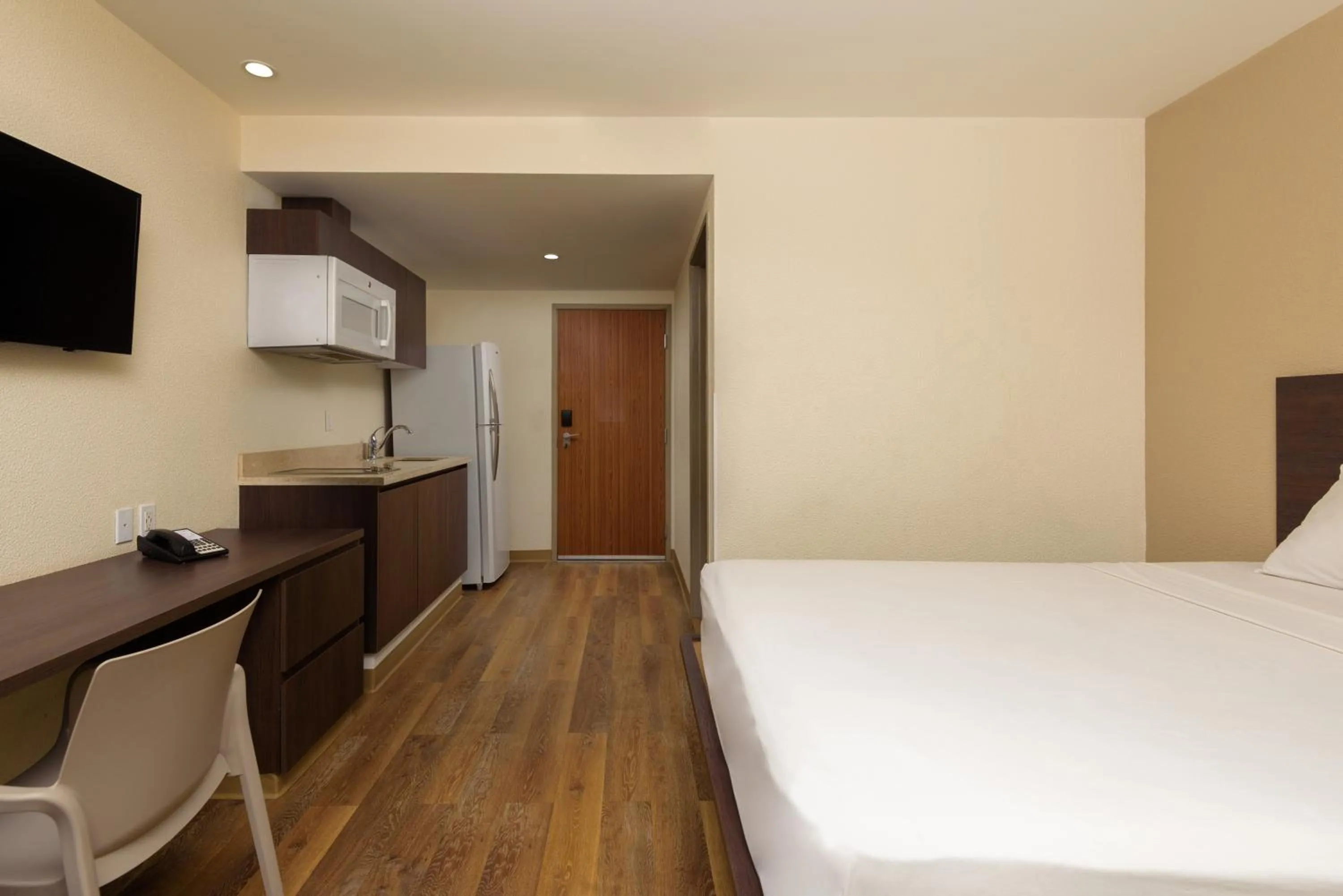 Bed in Extended Suites Mexicali Catavina
