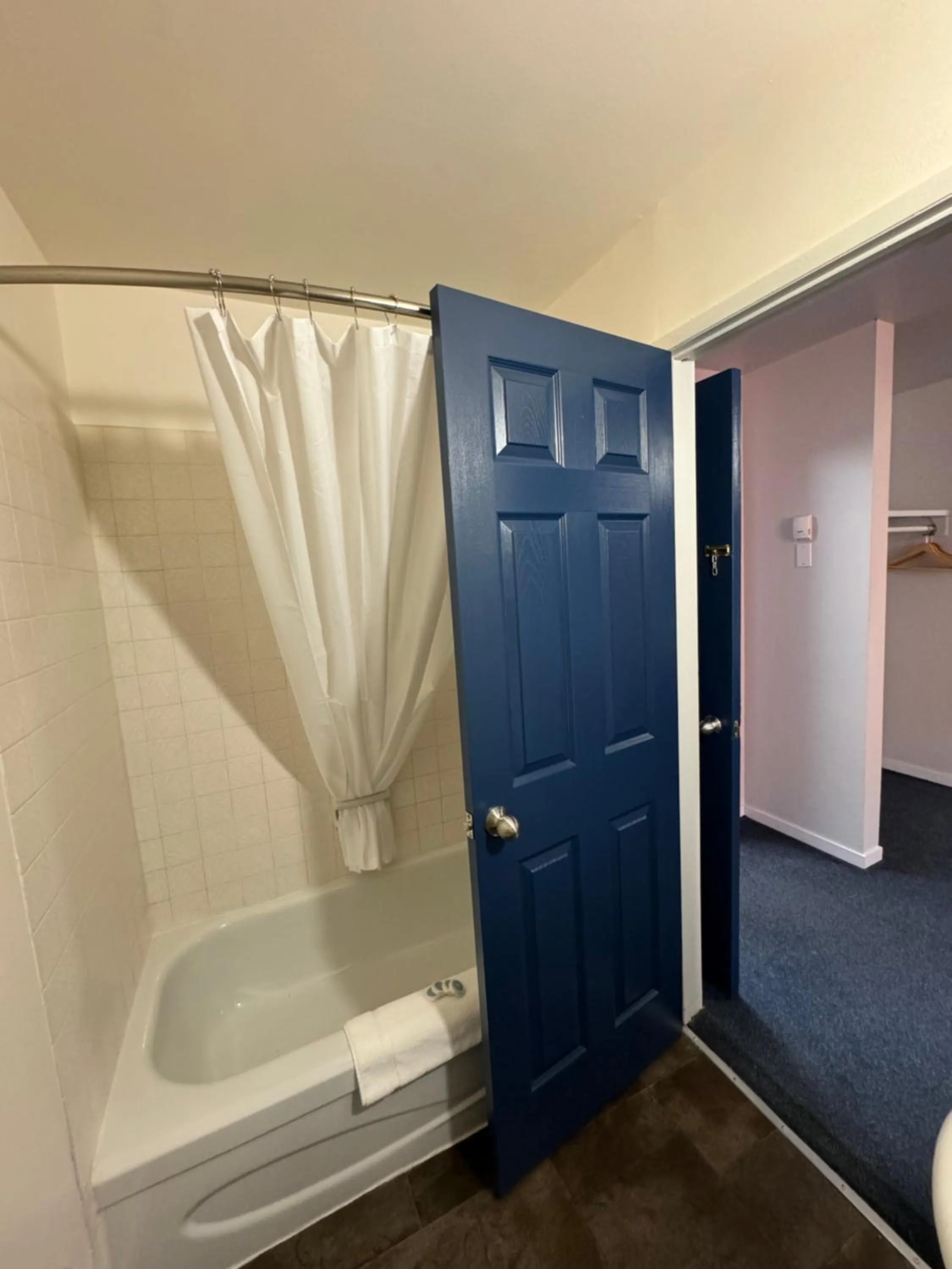 Shower in Commercial Hotel