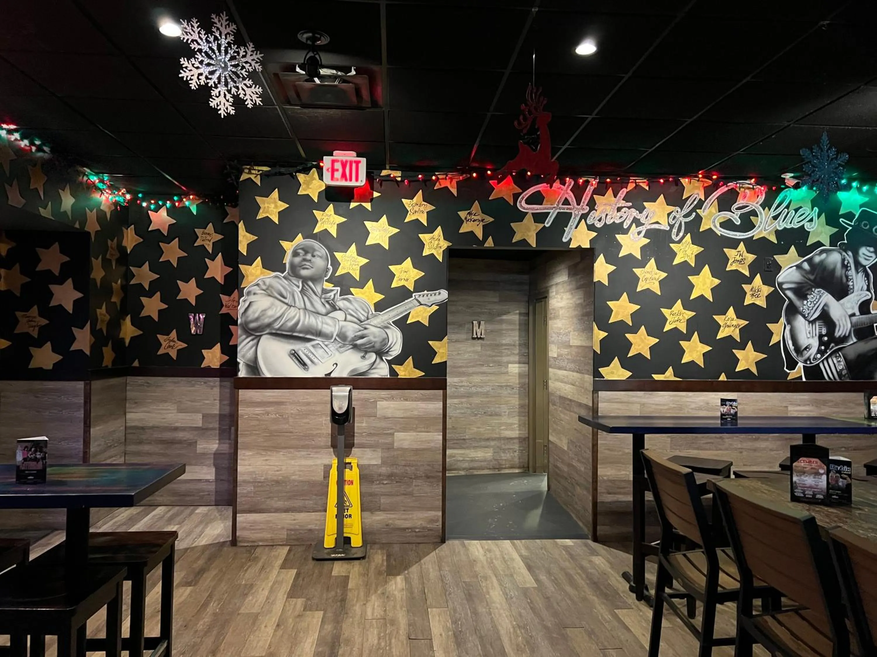 Lounge or bar in Commercial Hotel