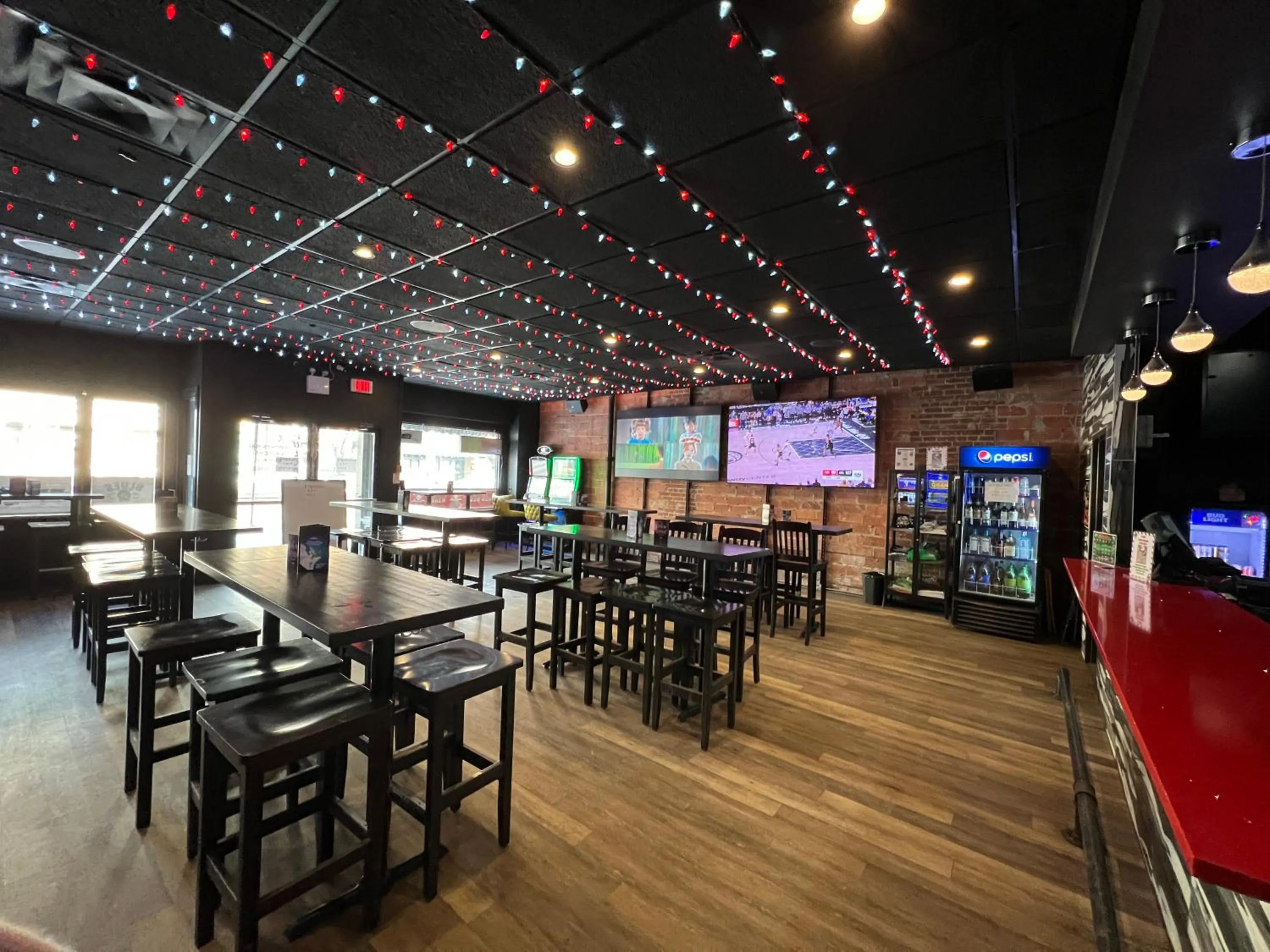 Communal lounge/ TV room in Commercial Hotel