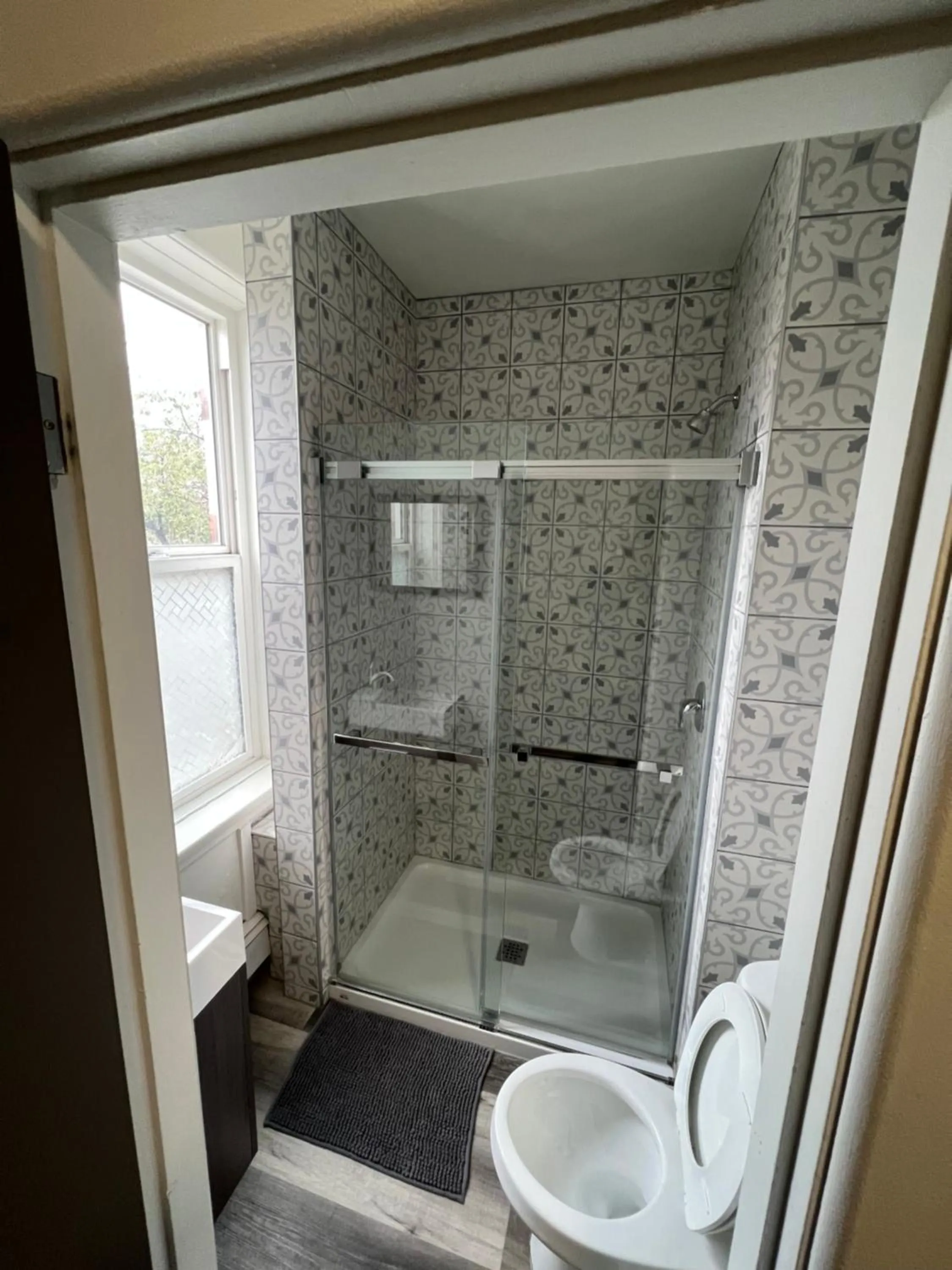 Shower in Commercial Hotel