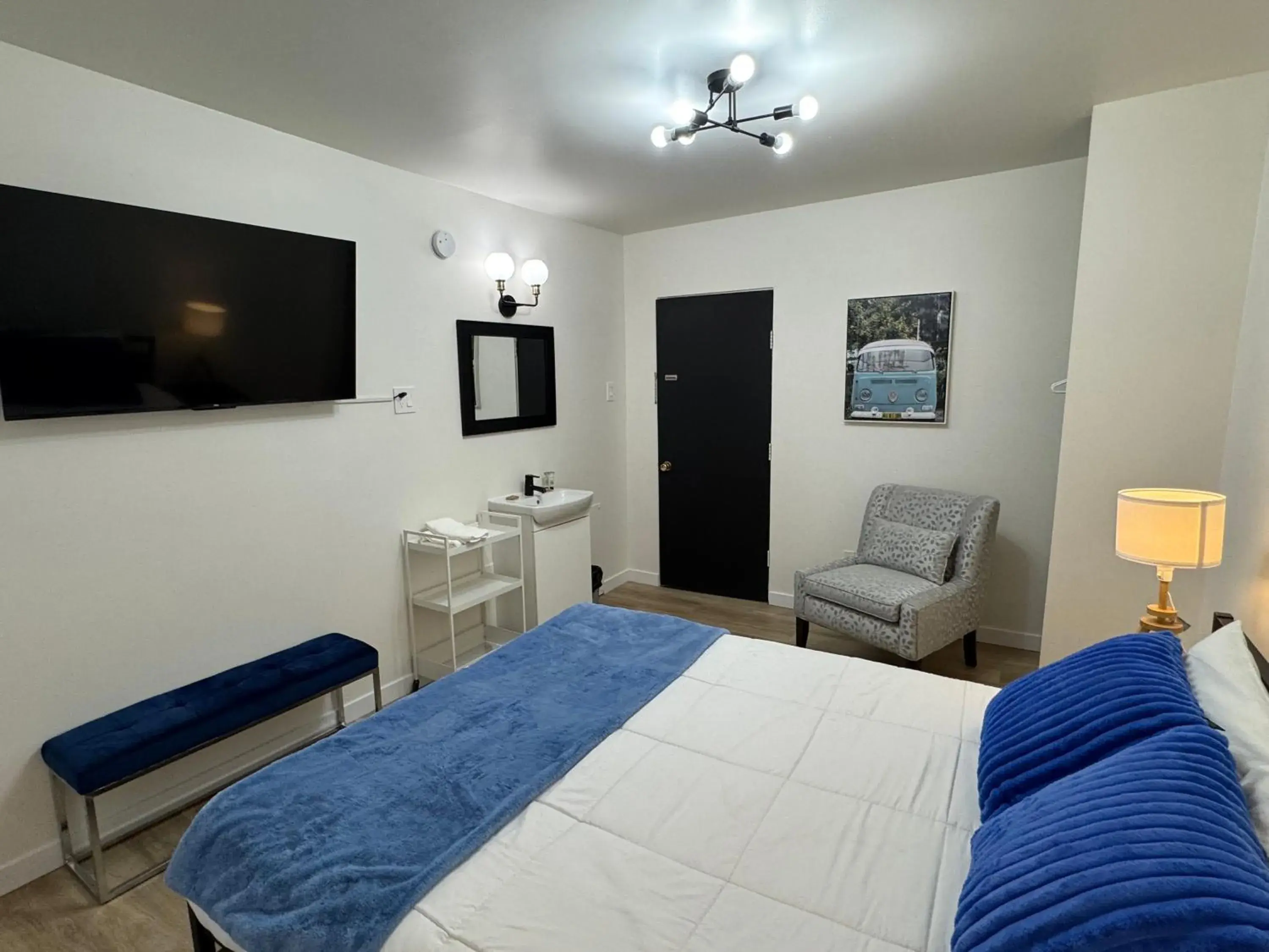 Double Room with Shared Bathroom in Commercial Hotel Double Room with Shared Bathroom in Commercial Hotel