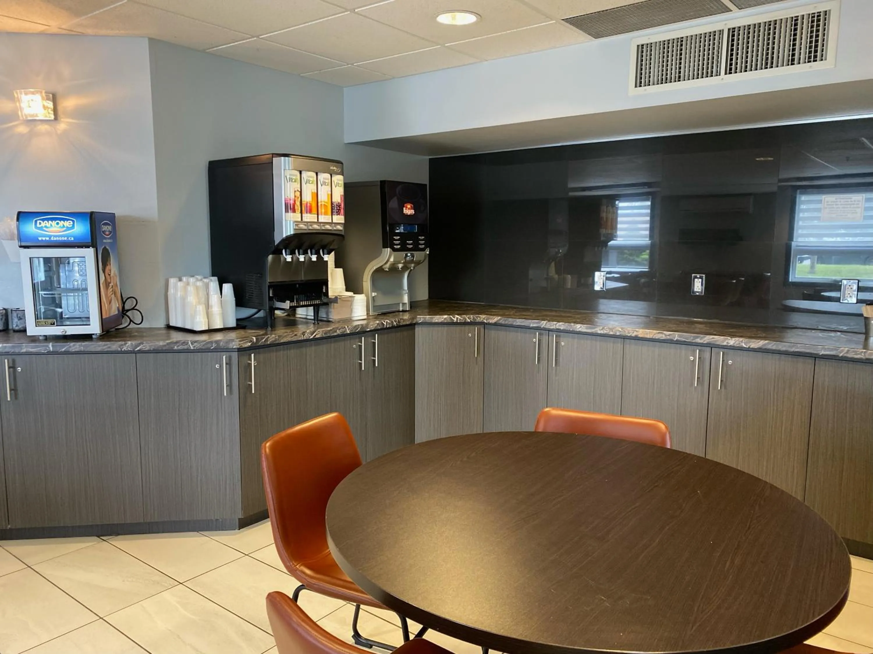 Super 8 by Wyndham Lachenaie/Terrebonne