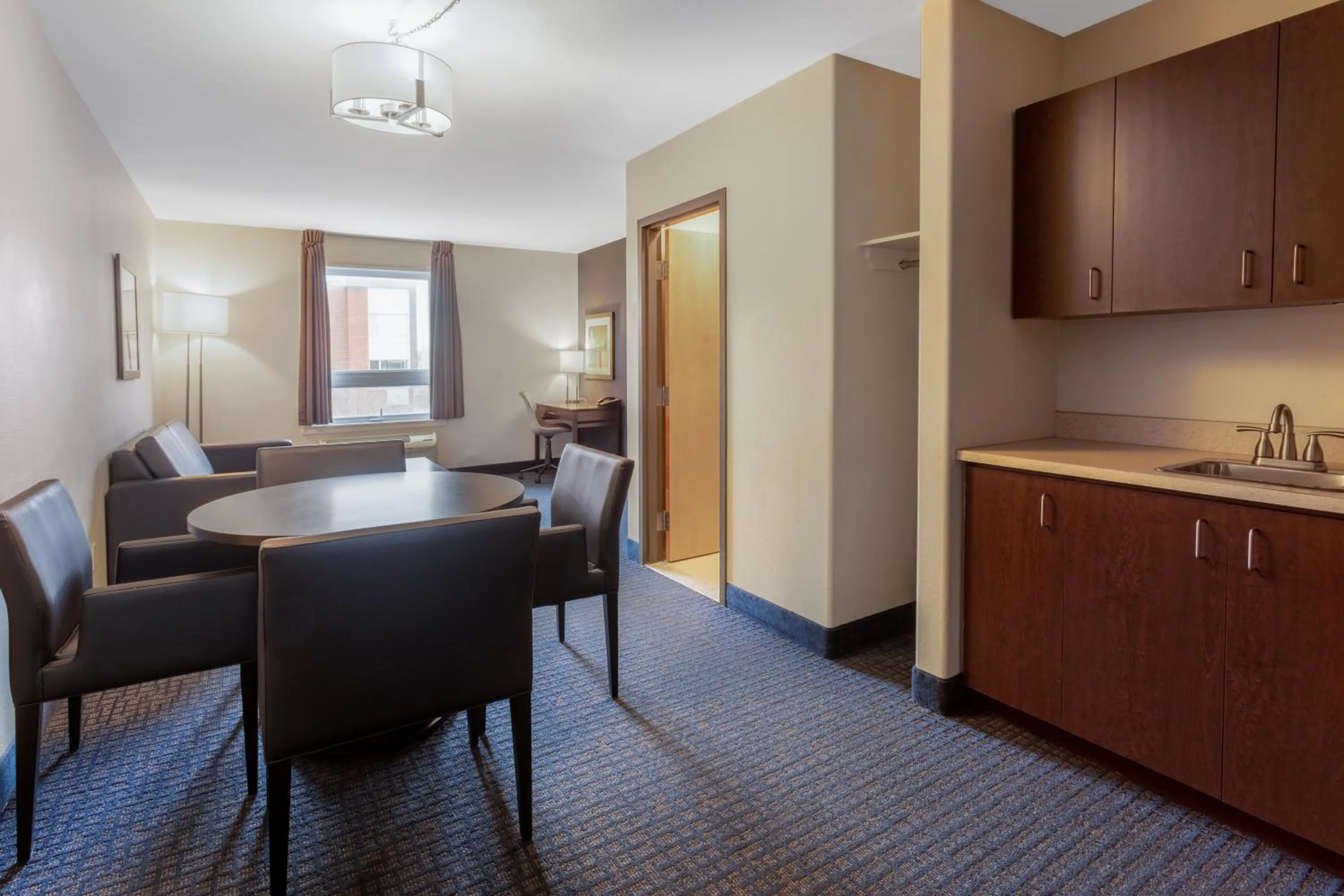 Super 8 by Wyndham Lachenaie/Terrebonne