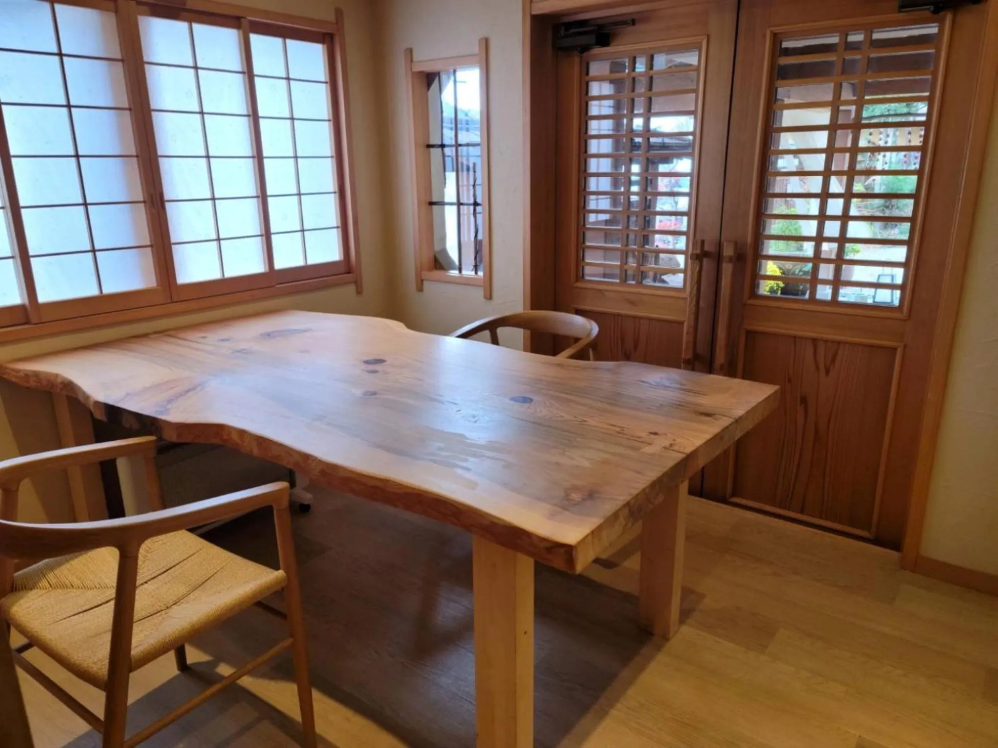 Restaurant/places to eat in Hanaichi