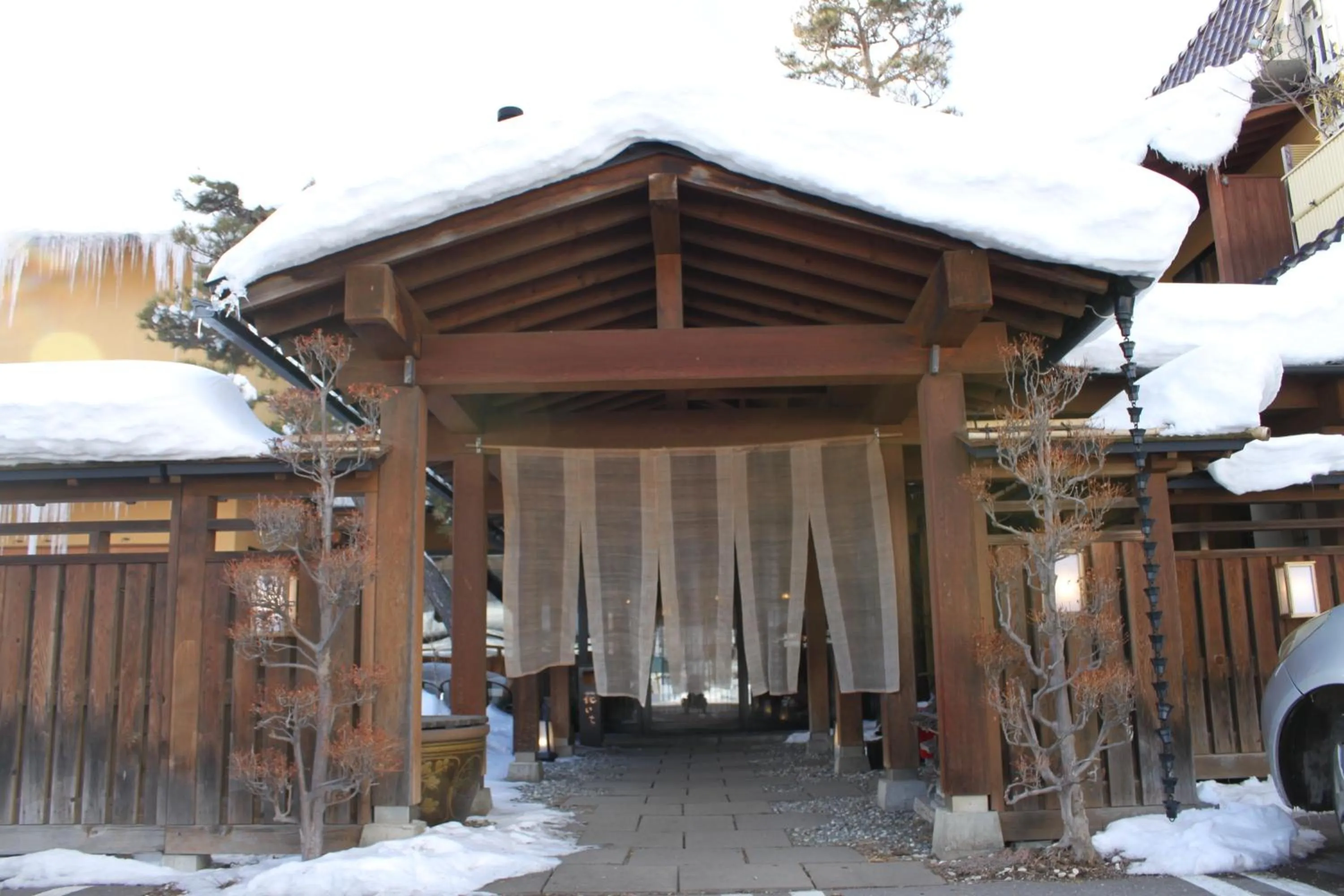 Property building in Hanaichi