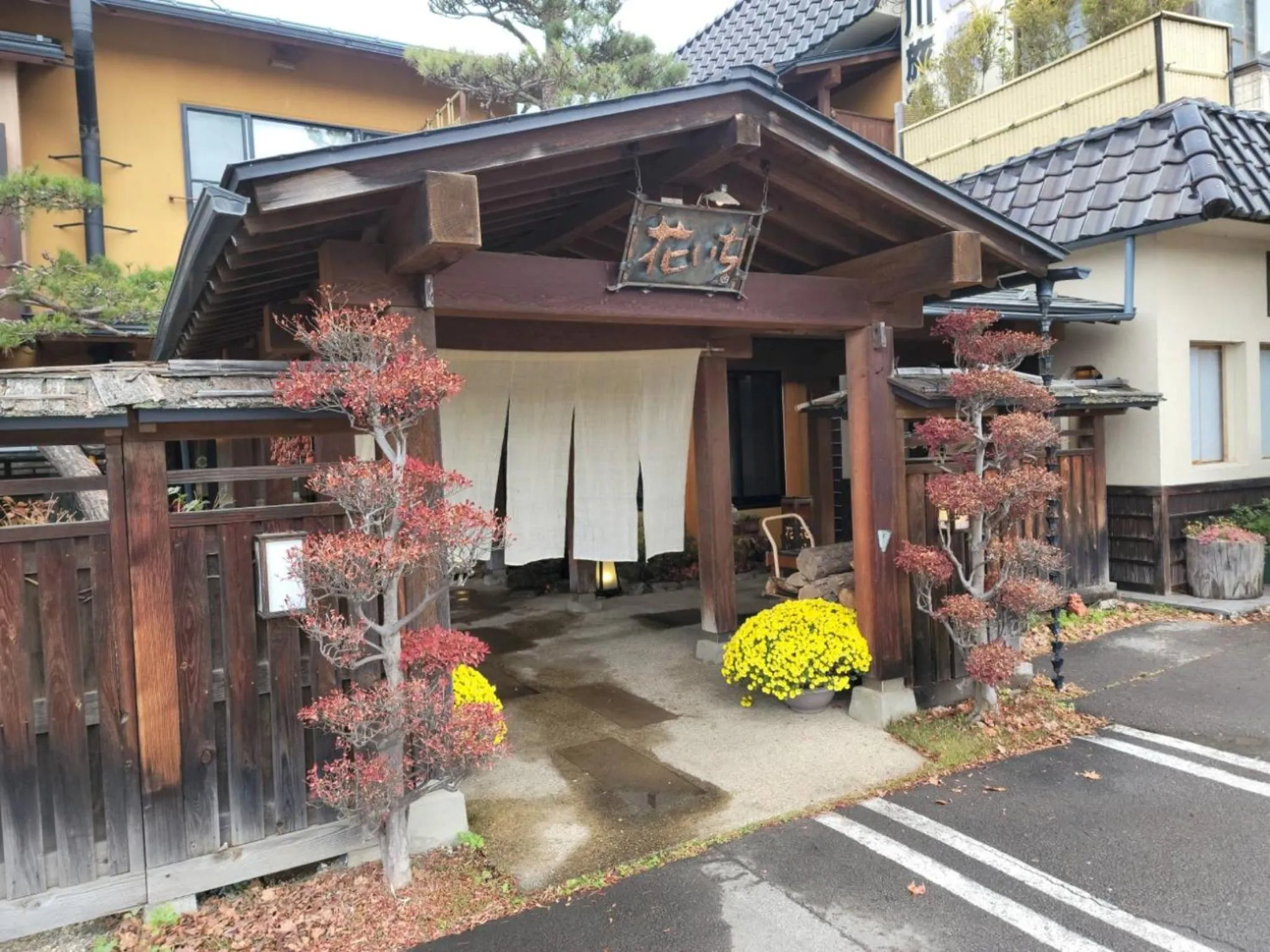 Facade/entrance in Hanaichi