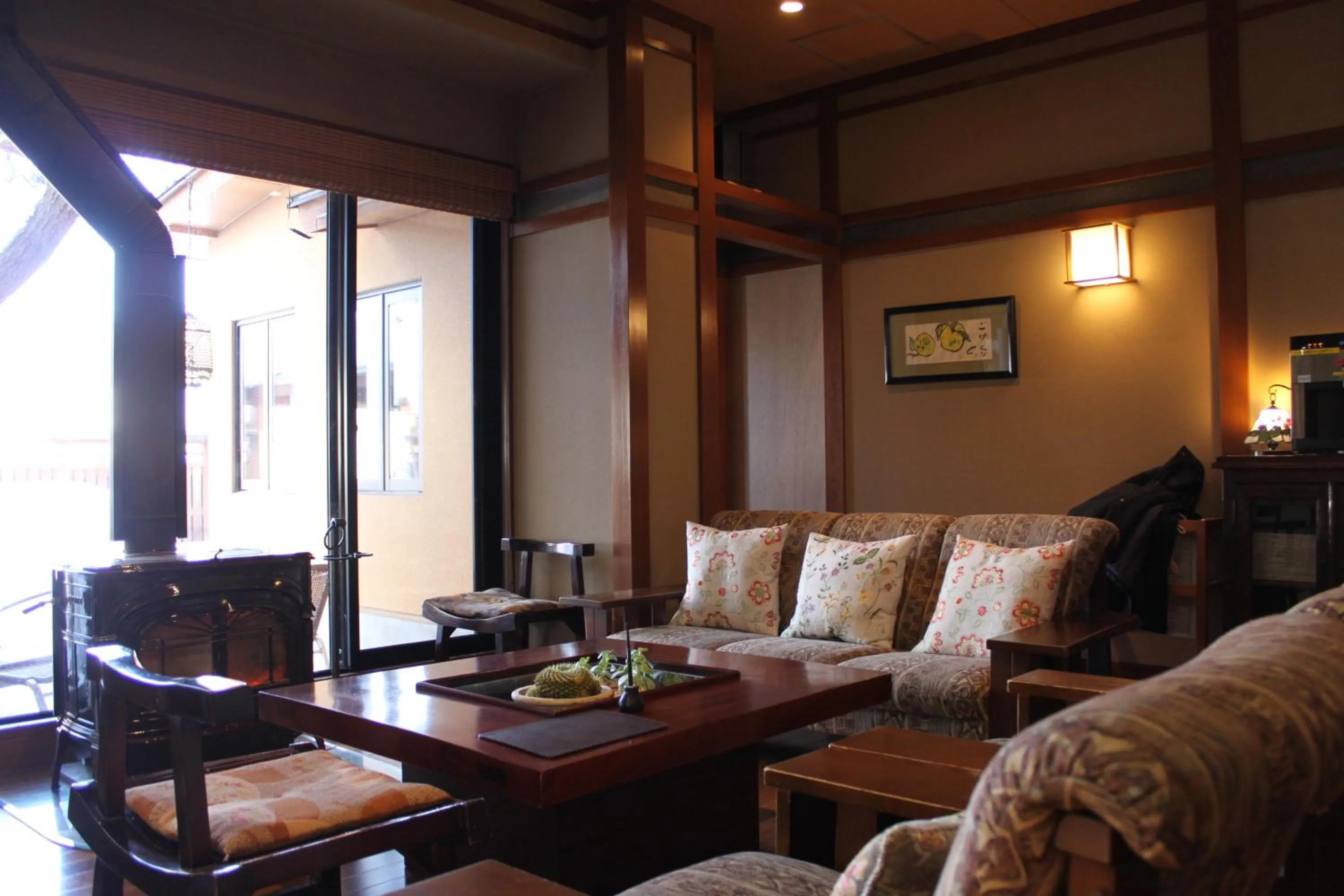 Communal lounge/ TV room in Hanaichi
