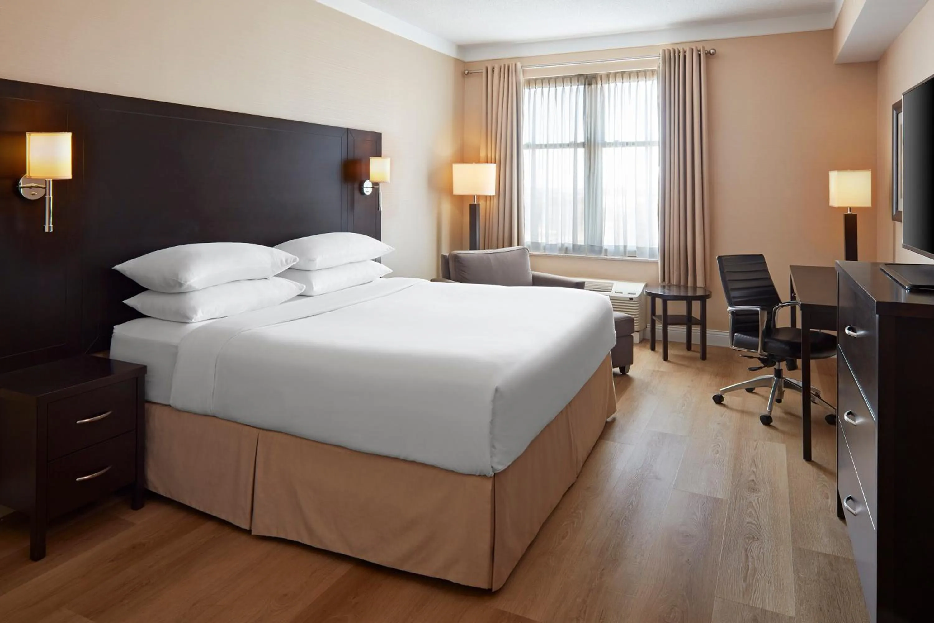 Bed in Delta Hotels by Marriott Guelph Conference Centre