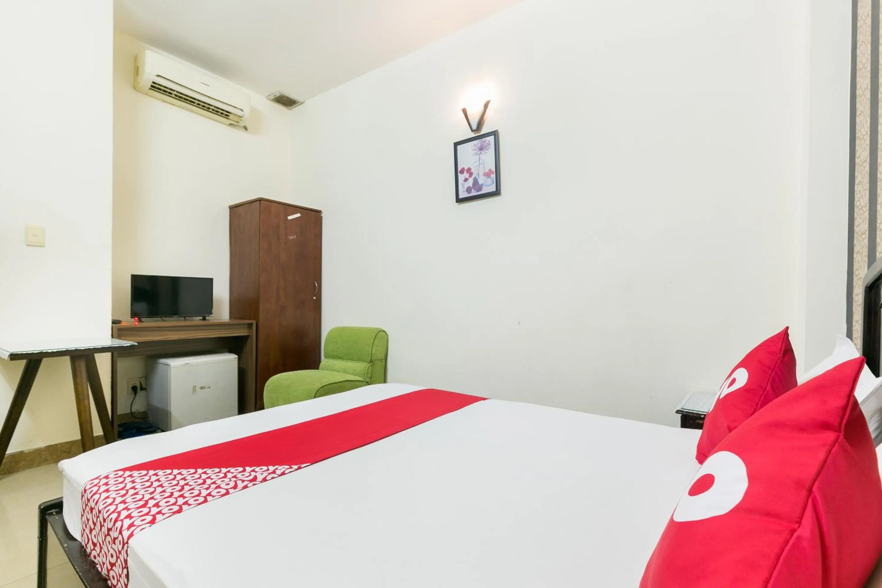 Photo of the whole room, Bed in Aqua Kim Long Hotel