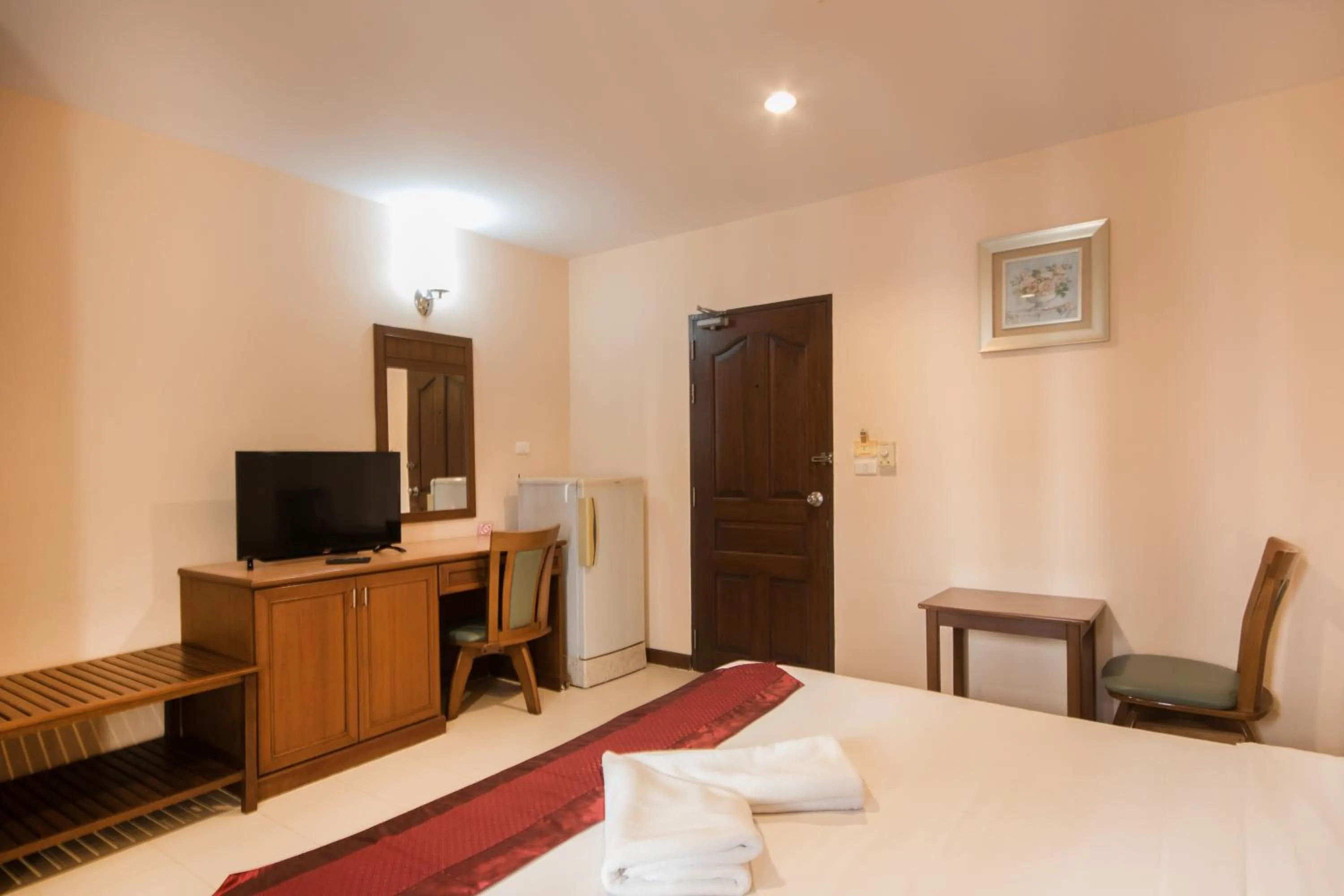 Photo of the whole room, Bed in Sunview Place