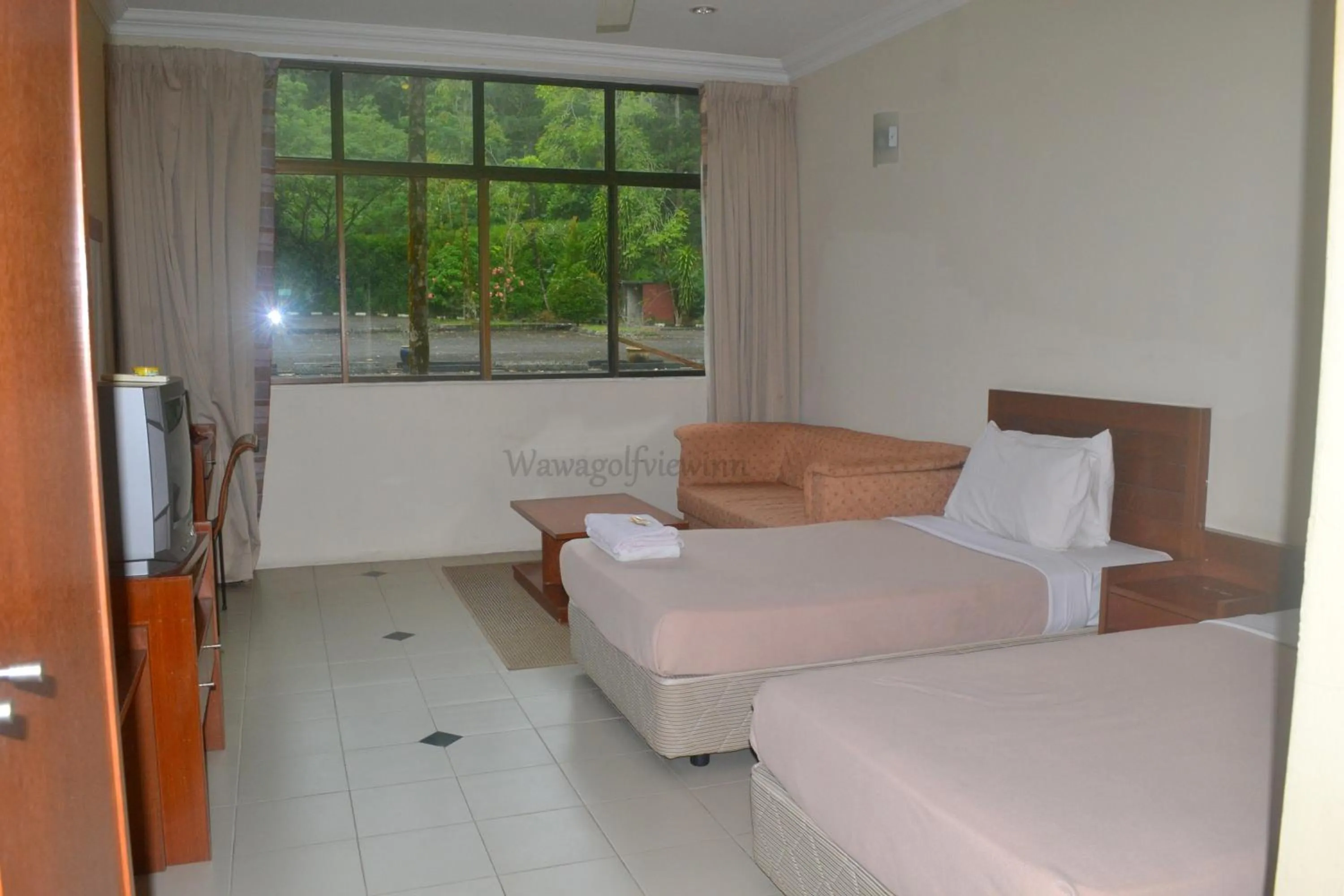 Photo of the whole room, Bed in Wawa's Golf View Inn