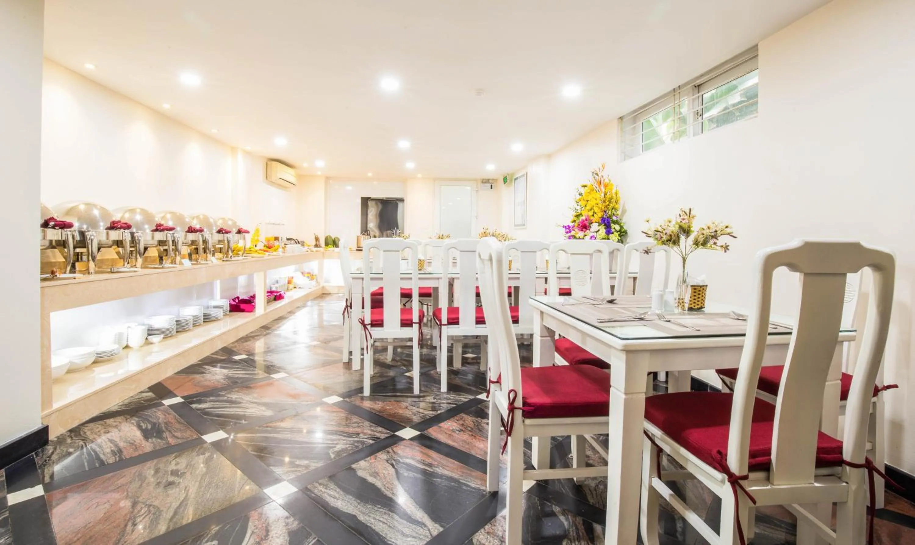 Restaurant/places to eat in Riverside Boutique Hotel