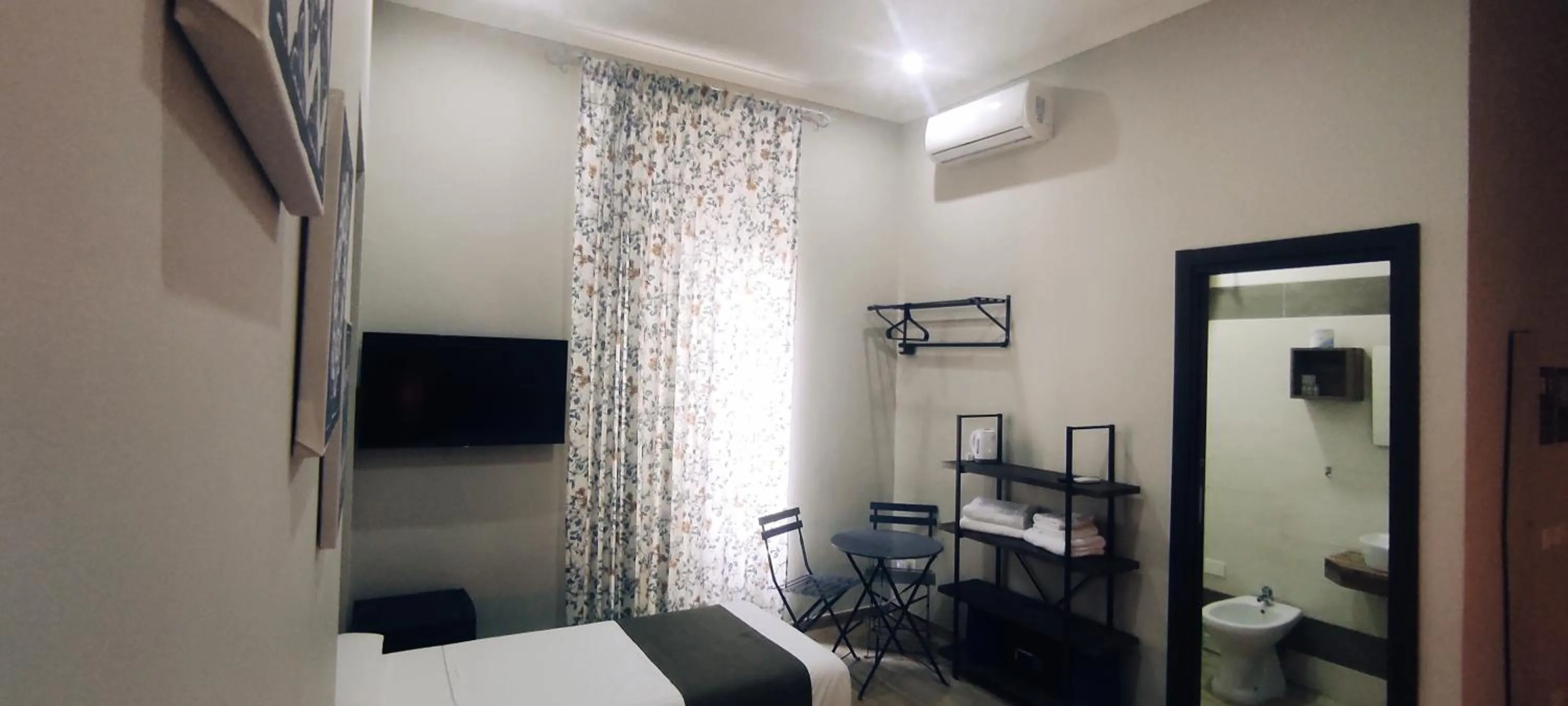 Bedroom, Bed in Napoli City Rooms