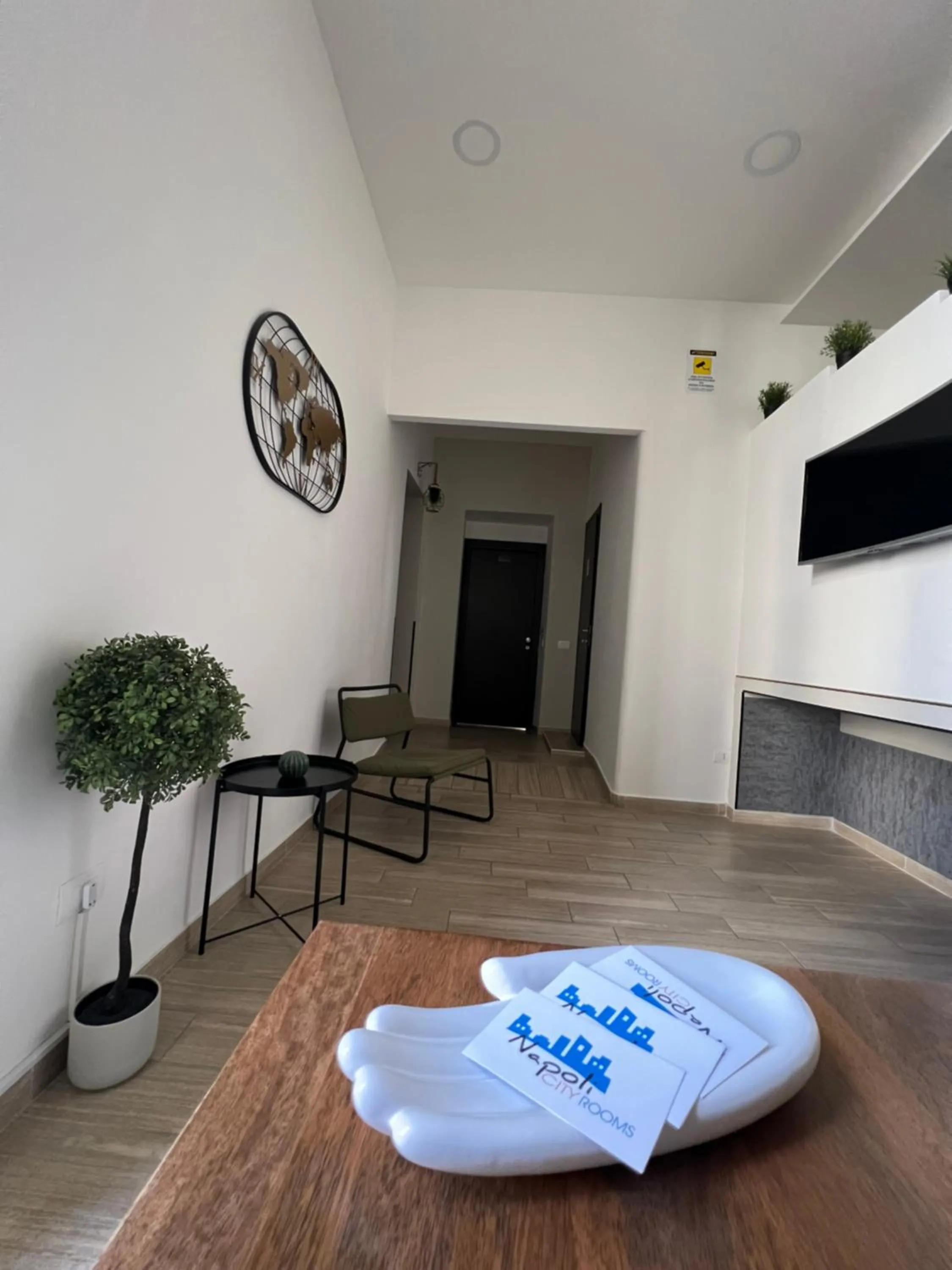 Communal lounge/ TV room in Napoli City Rooms